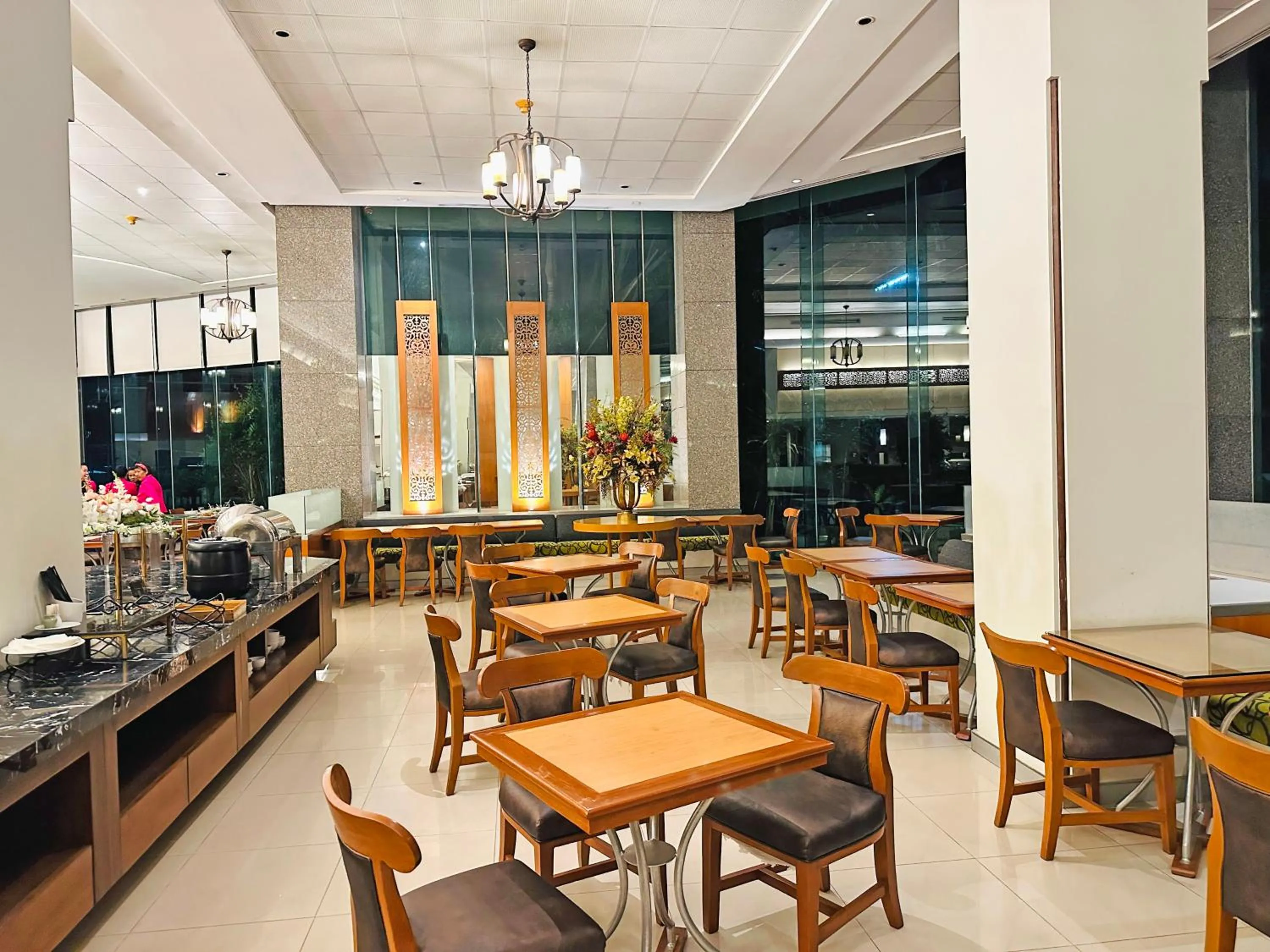 Restaurant/places to eat in Lanna Palace 2004