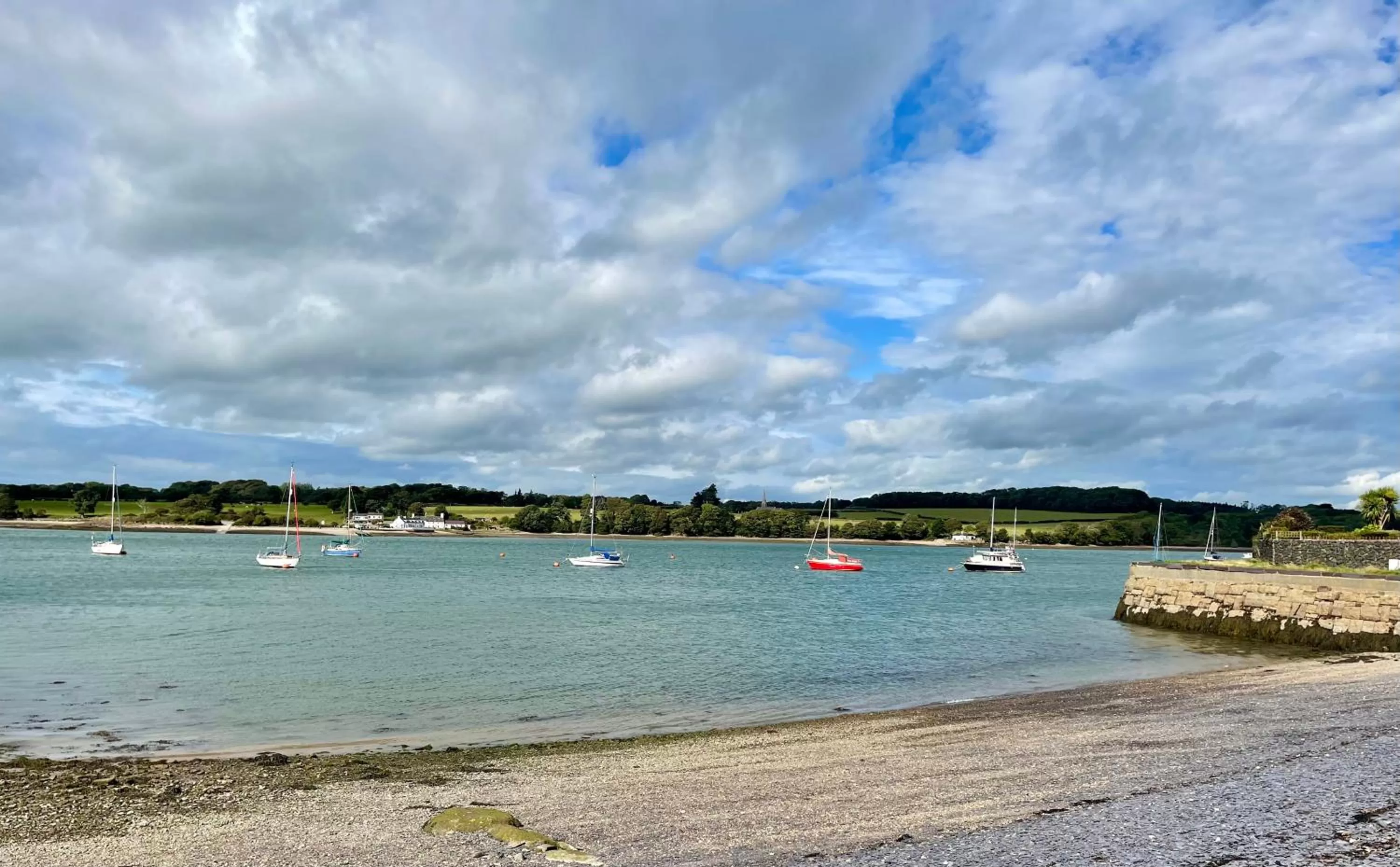Beach in Garddfon Inn