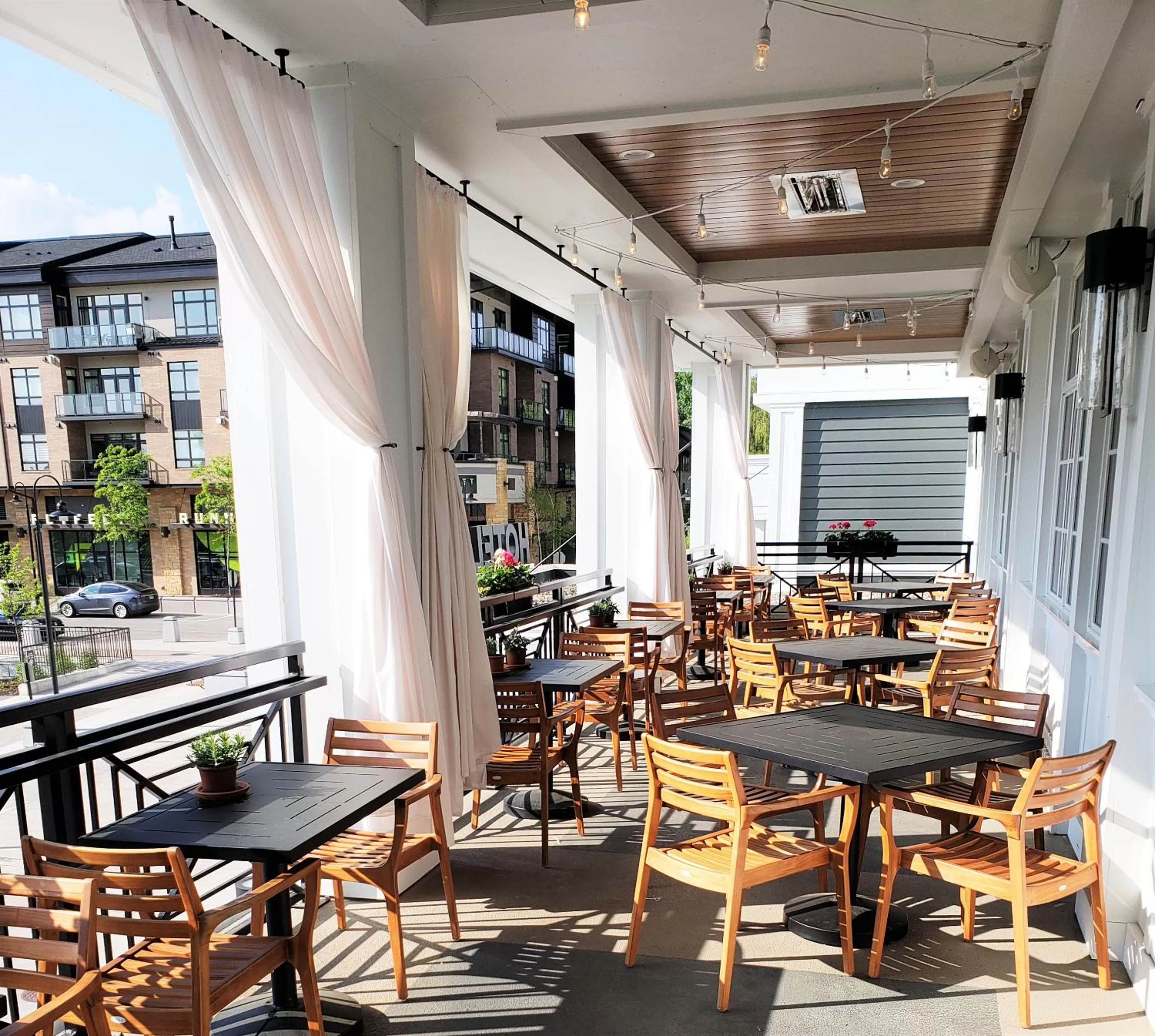 Restaurant/places to eat in The Hotel Landing