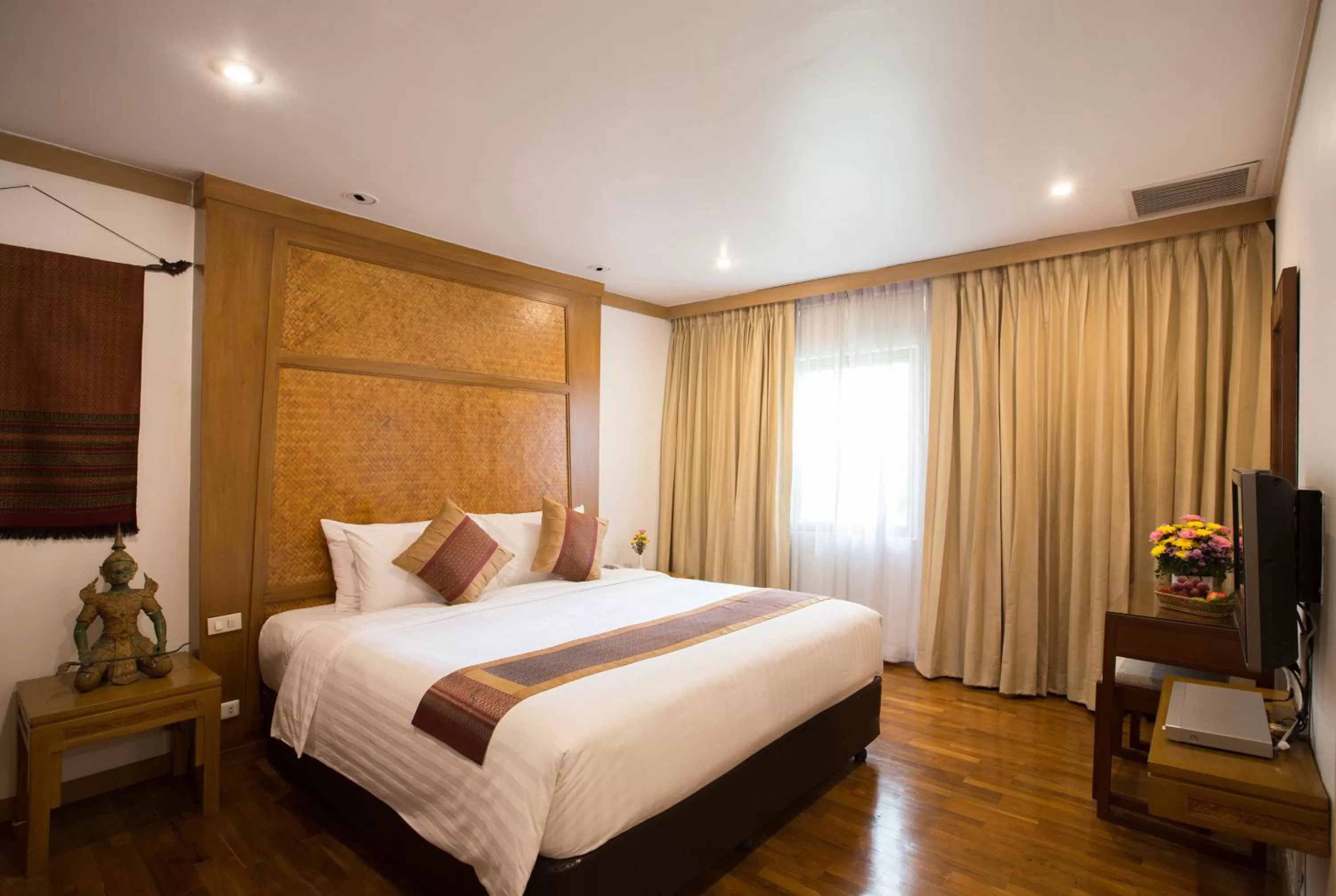 One-Bedroom Suite in The Tarntawan Hotel Surawong Bangkok