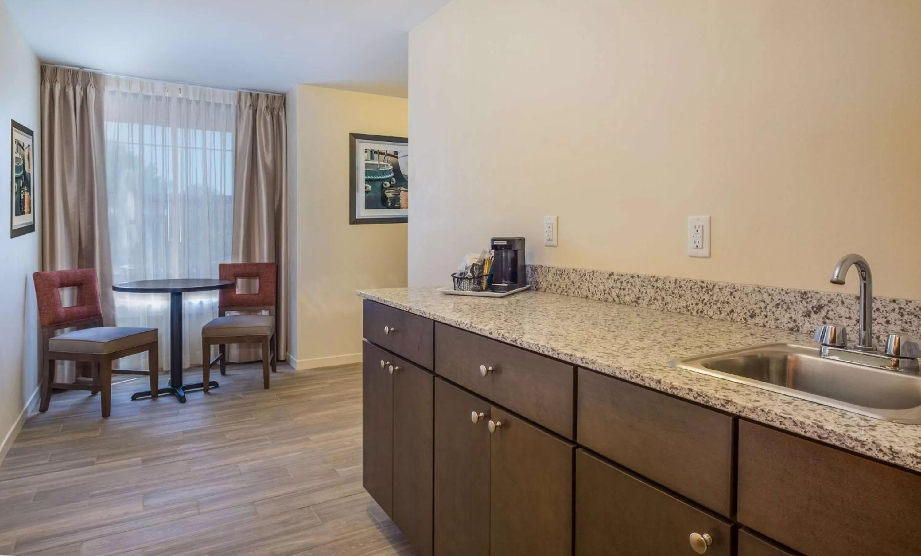 Kitchen or kitchenette in Hampton Inn Waterville