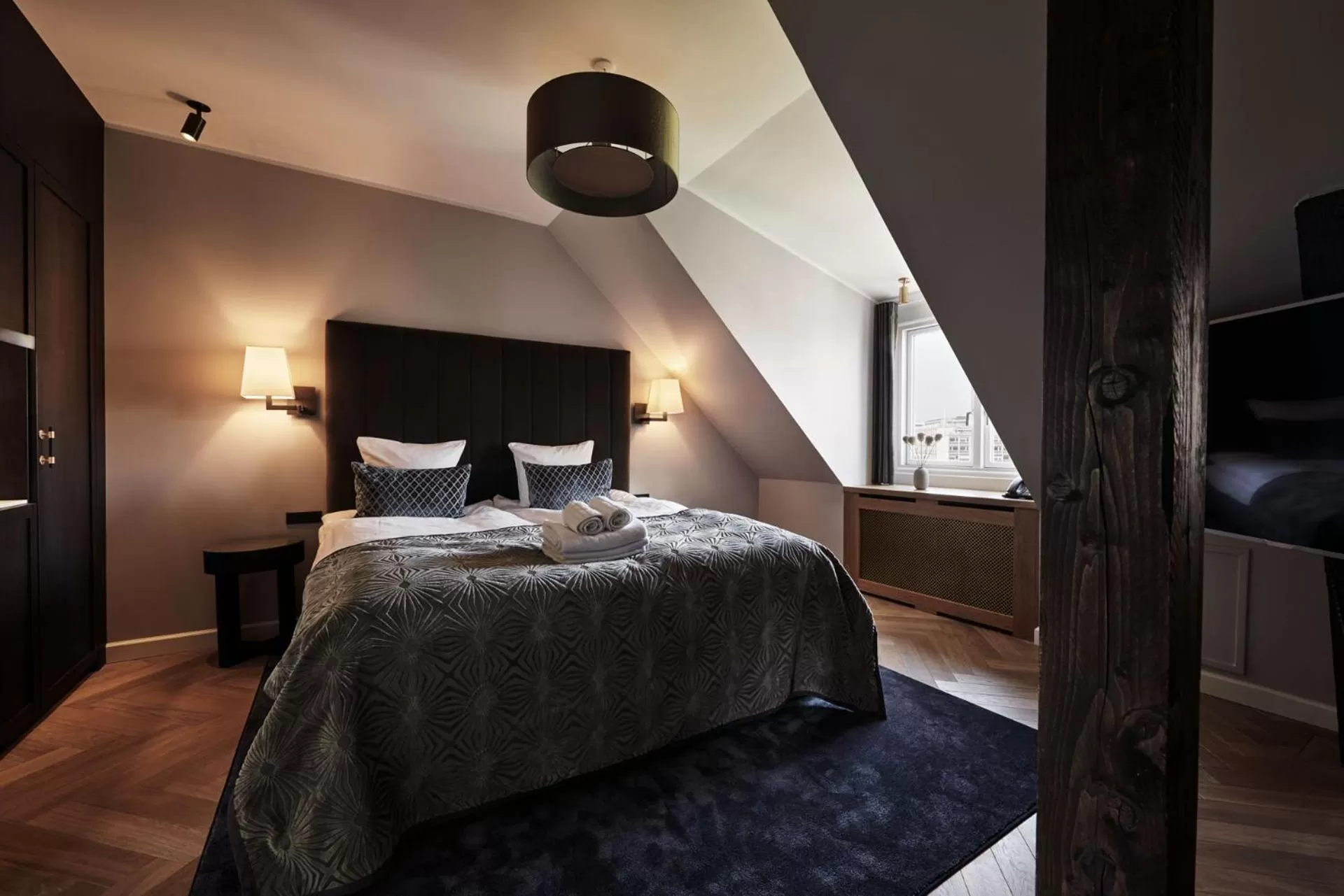 Bedroom, Bed in Ascot Hotel