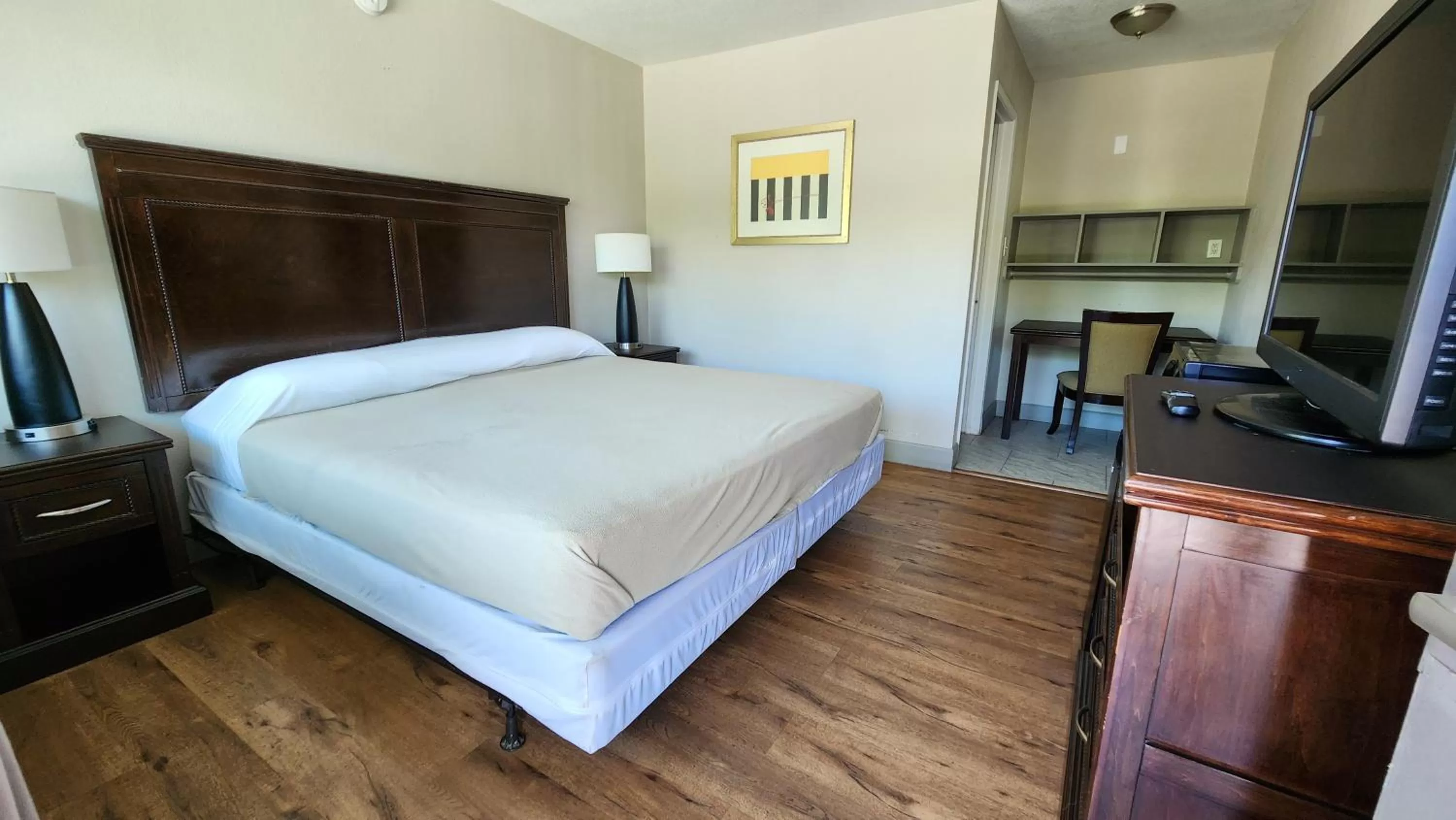 Photo of the whole room, Bed in Merit Inn and Suites