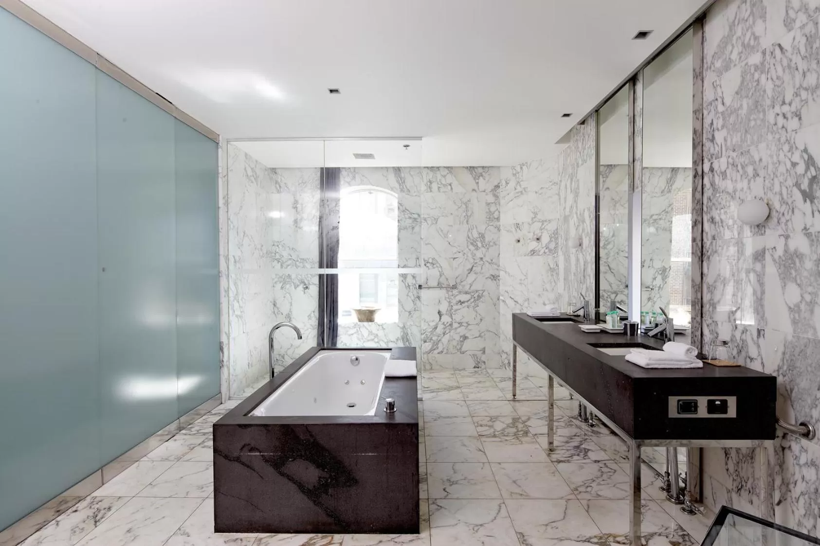 Bathroom in Establishment Hotel