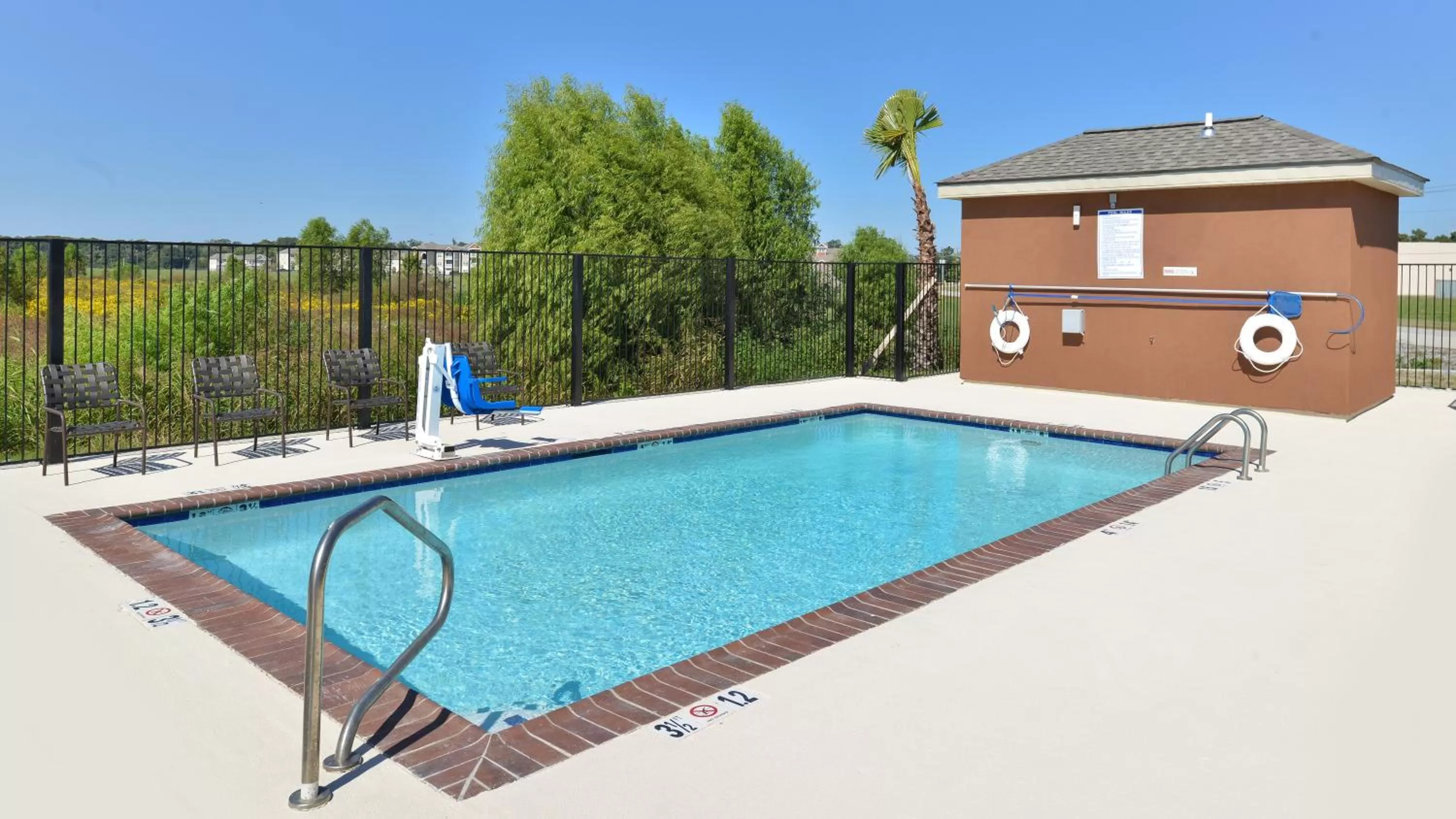 Swimming pool in Candlewood Suites Houma by IHG