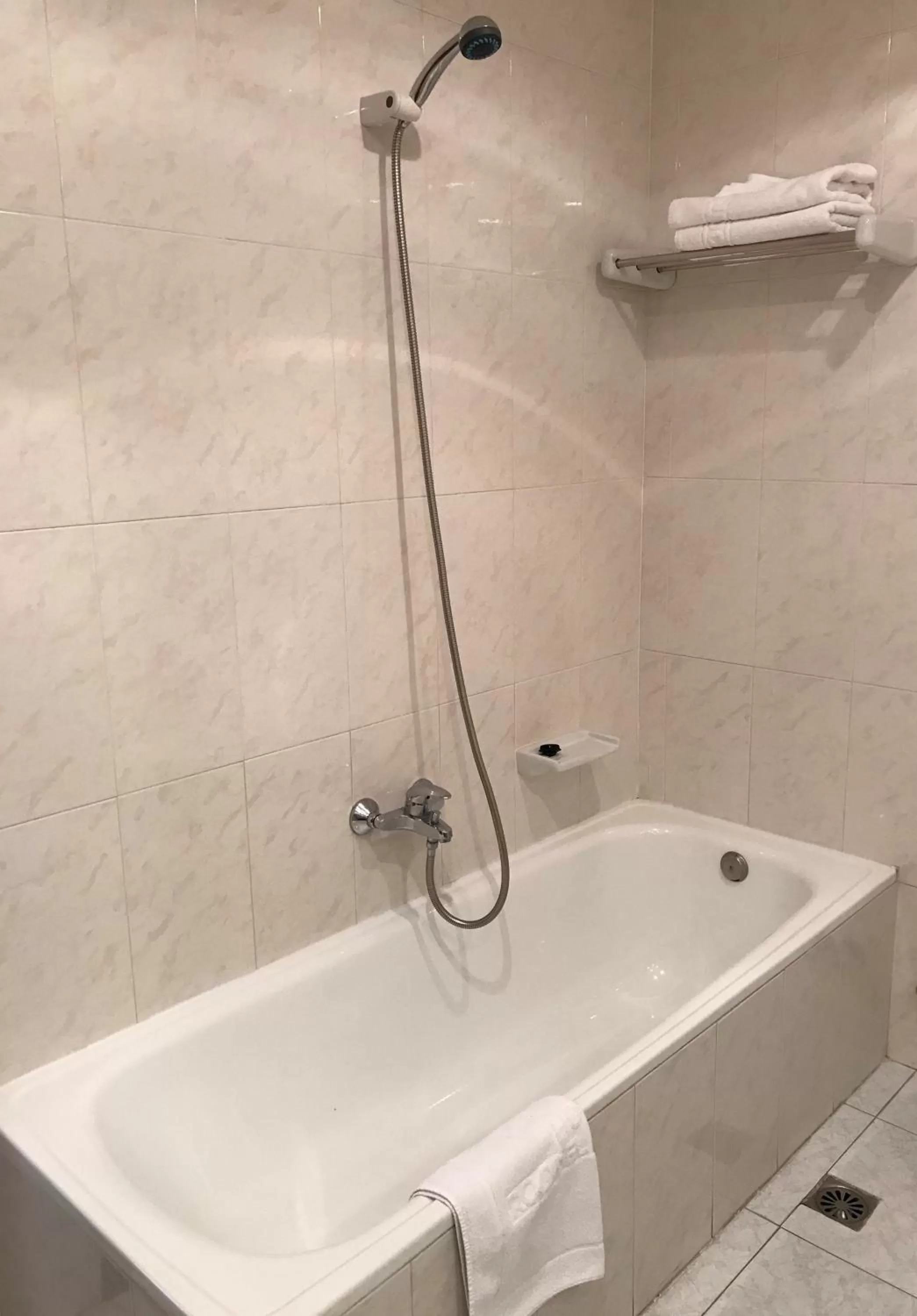 Bath in Hotel Roc Del Castell