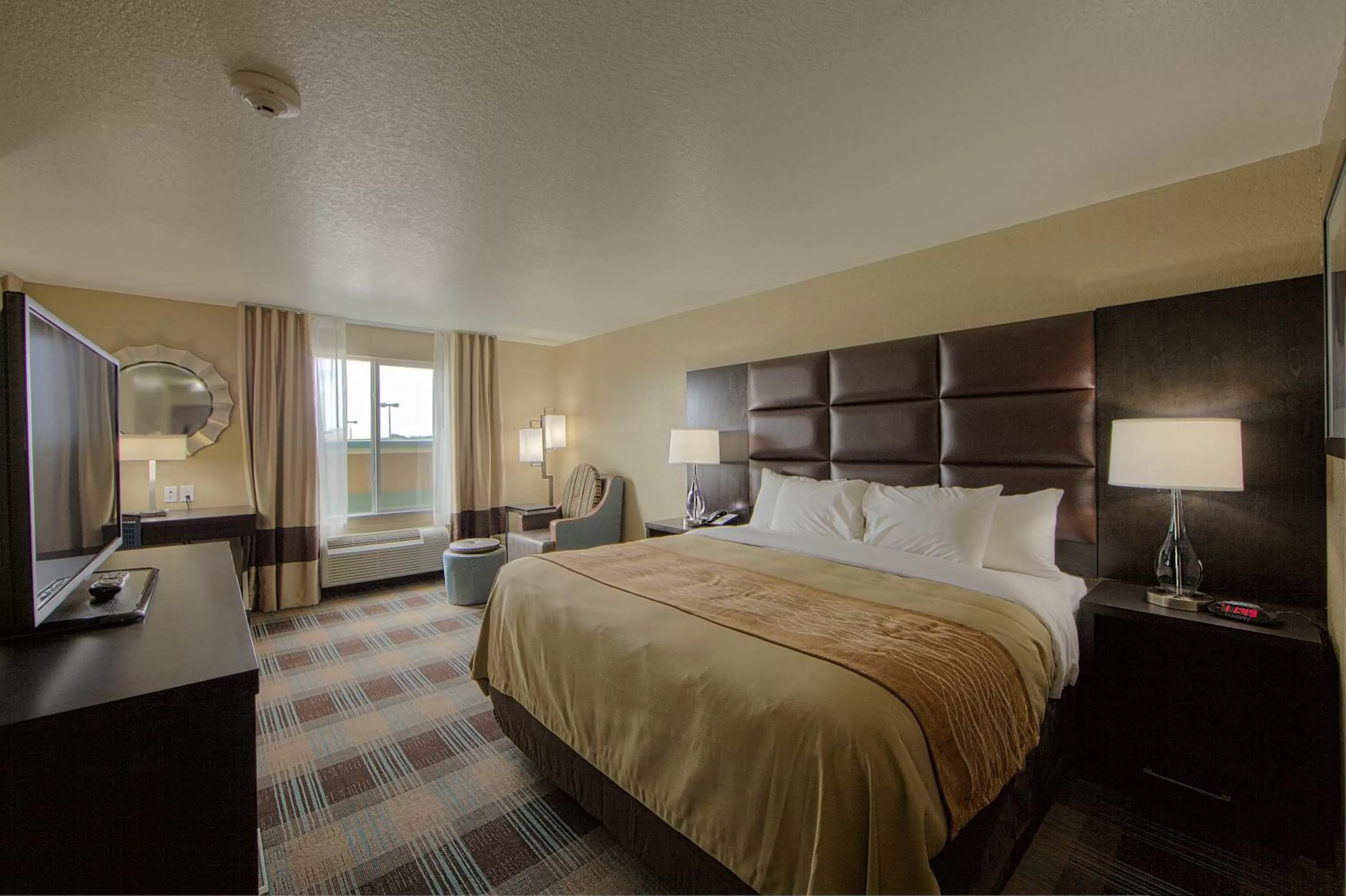 King Room - Non-Smoking in Comfort Inn & Suites, White Settlement-Fort Worth West, TX
