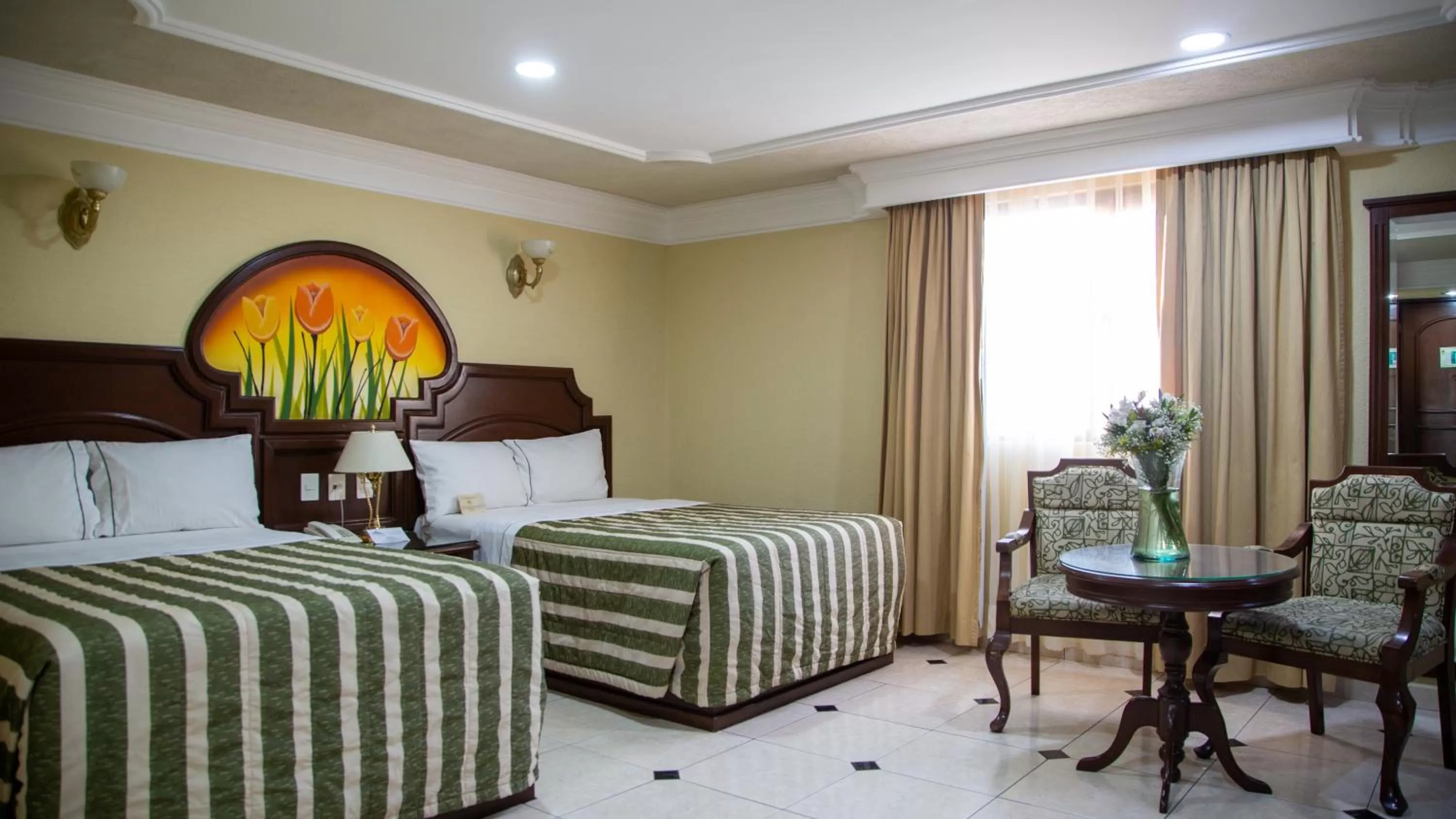 View (from property/room), Bed in Hotel Casino Plaza