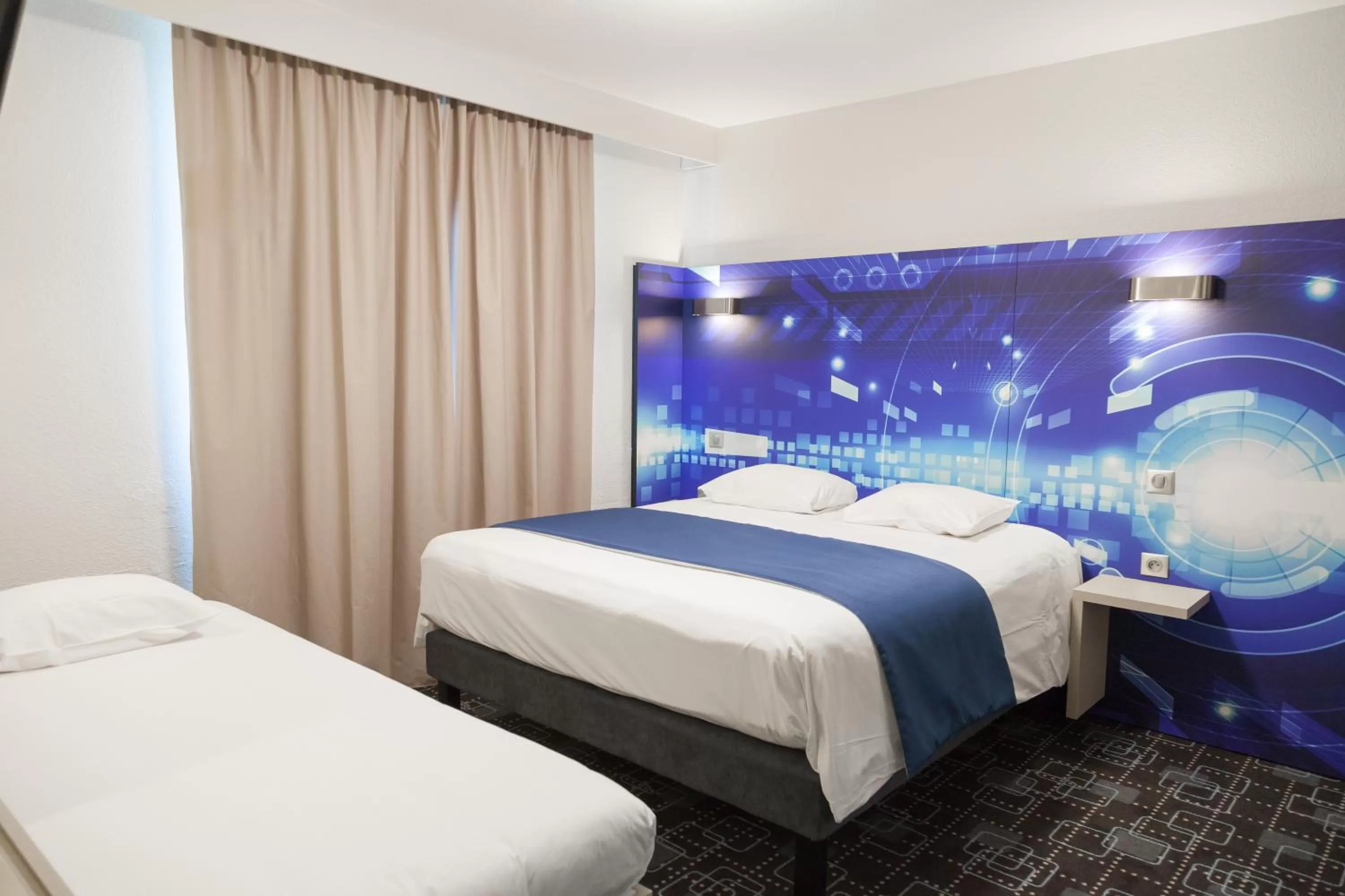 Photo of the whole room, Bed in Kyriad Poitiers Jules Verne Site du Futuroscope