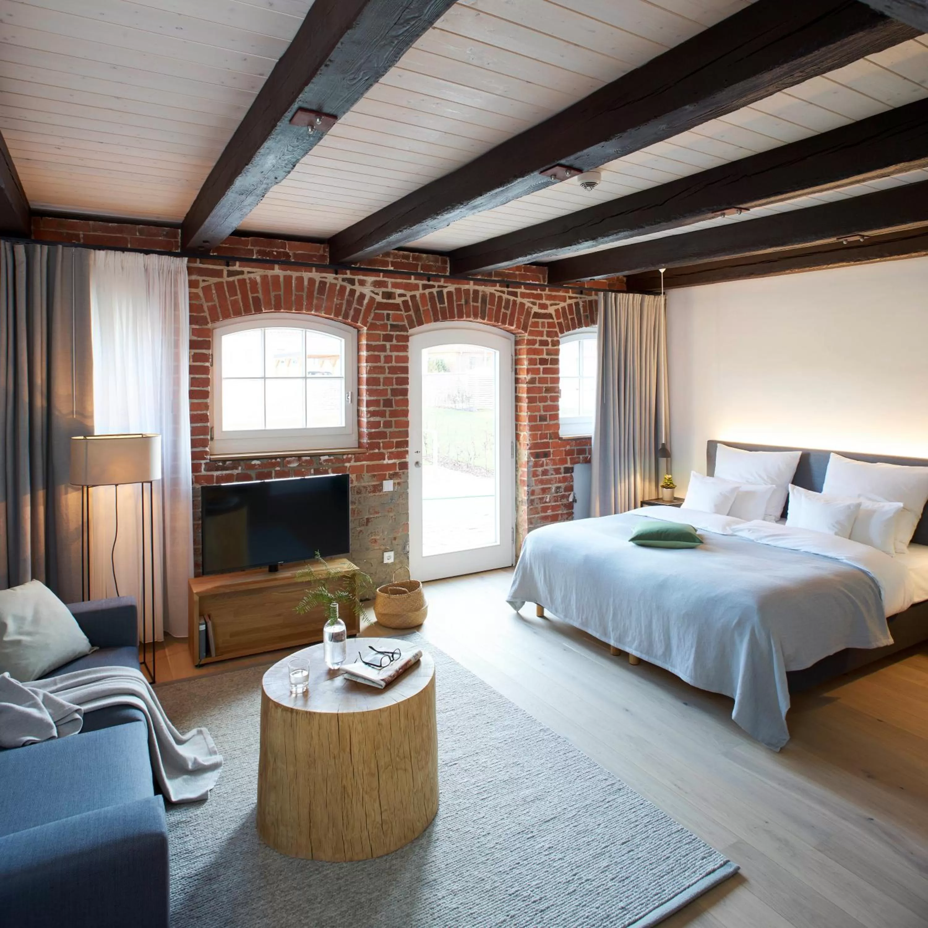 Photo of the whole room, Bed in meinwolfsburg hotel auf dem rittergut vormals Yard Boarding Hotel