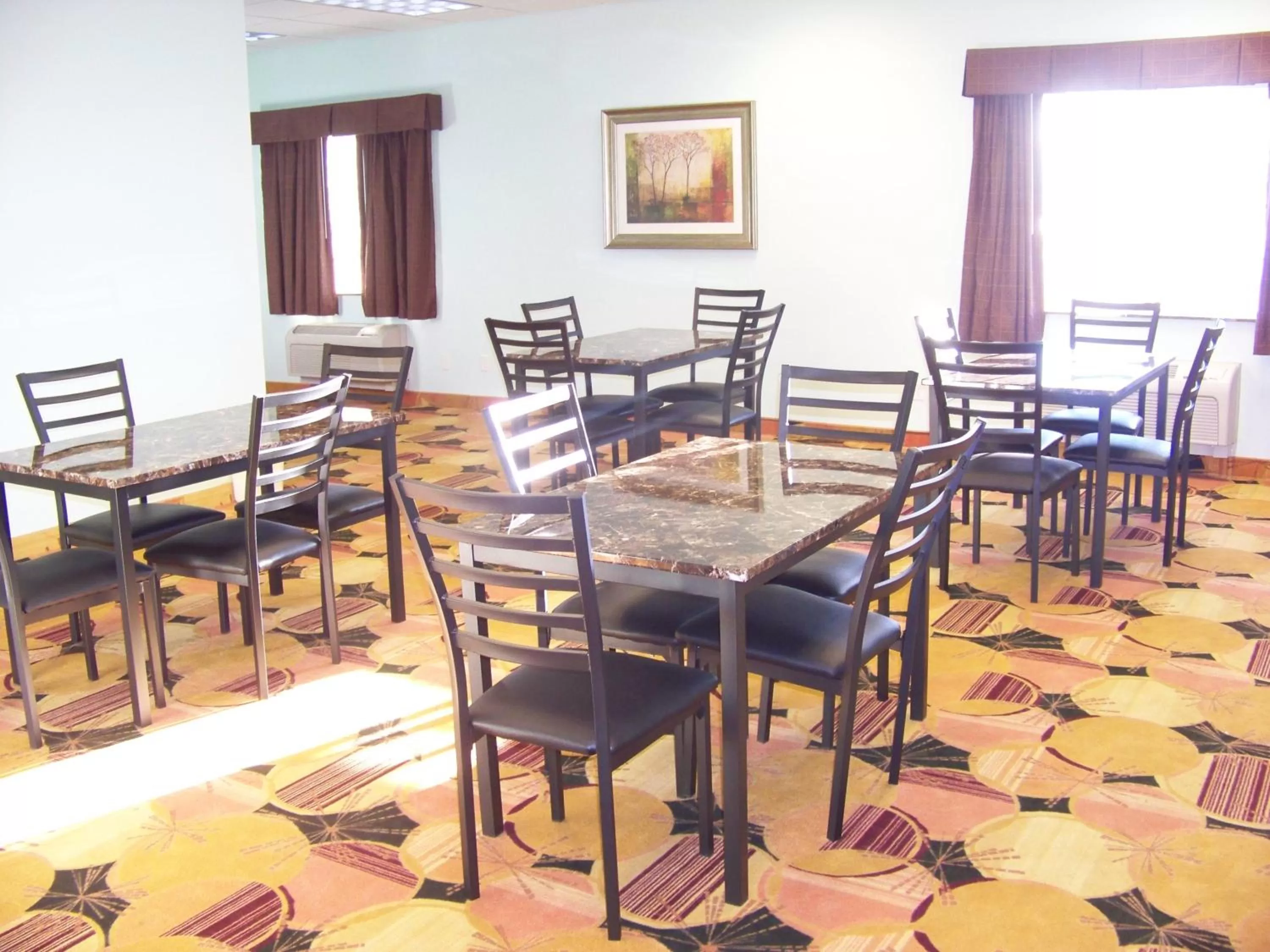 Dining area in Days Inn & Suites by Wyndham Columbus NE