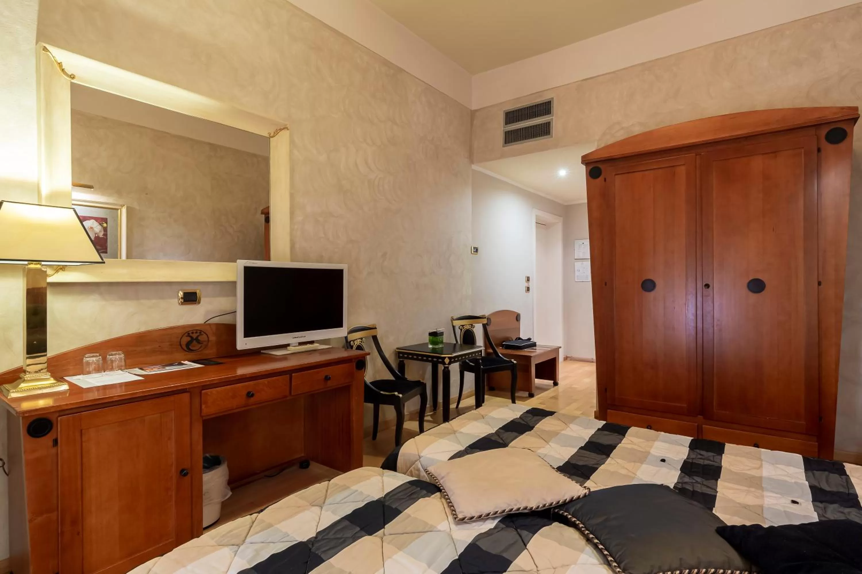 Bedroom, Bed in Hotel Columbia Wellness & Spa