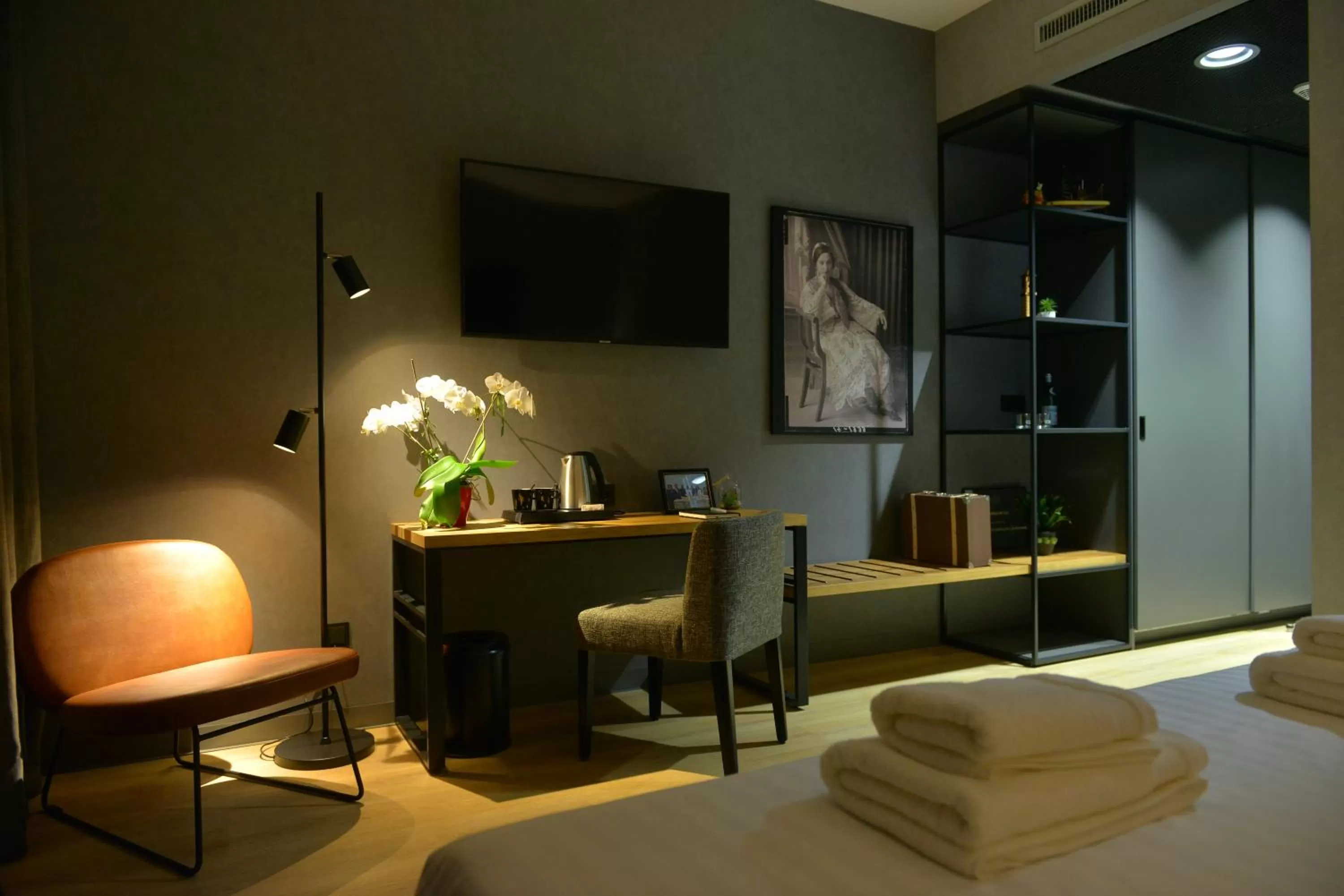 Photo of the whole room, Bed in mk hotel tirana