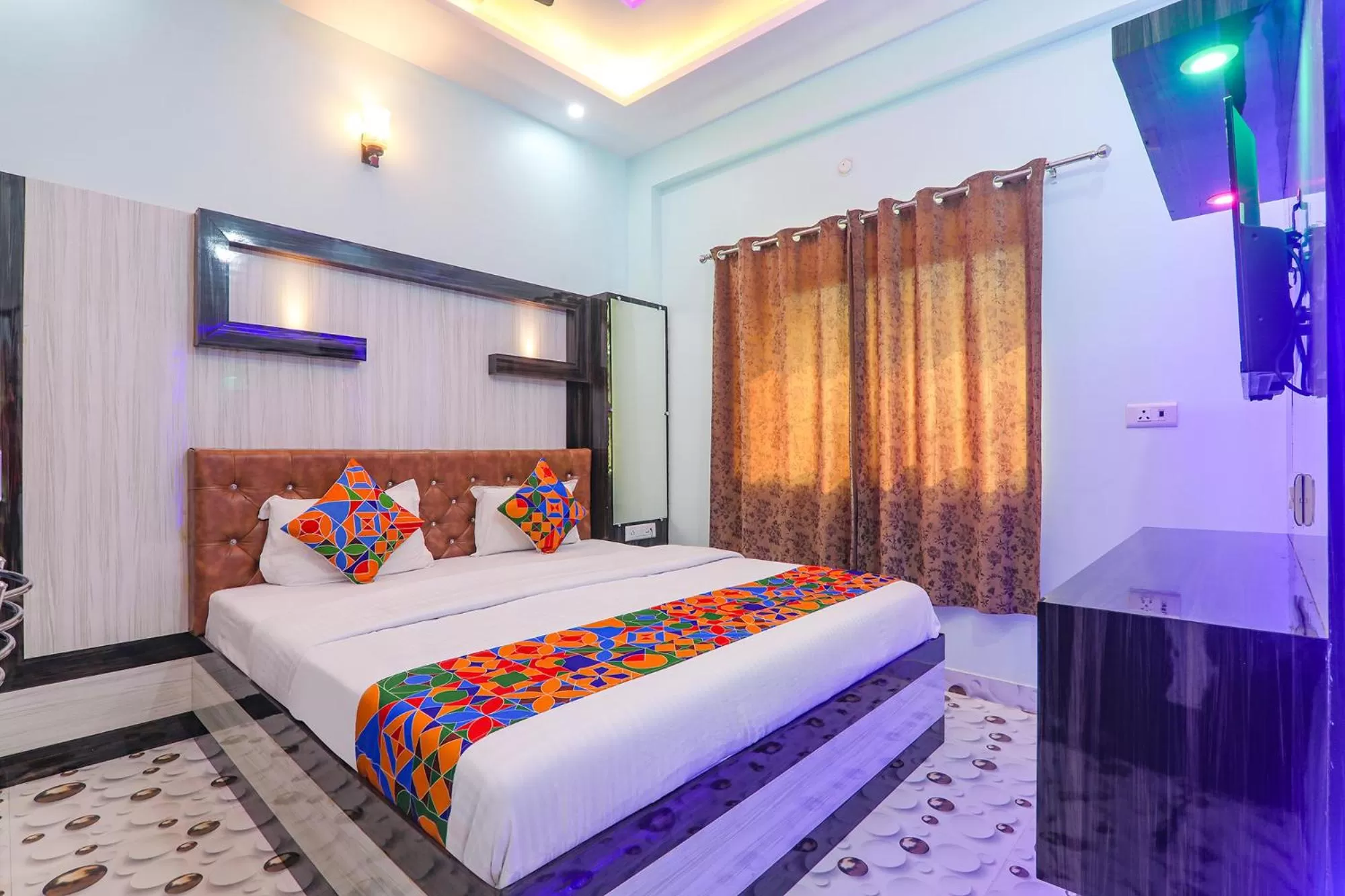 Bed in FabHotel Lumbini International - Nr Sarnath Museum