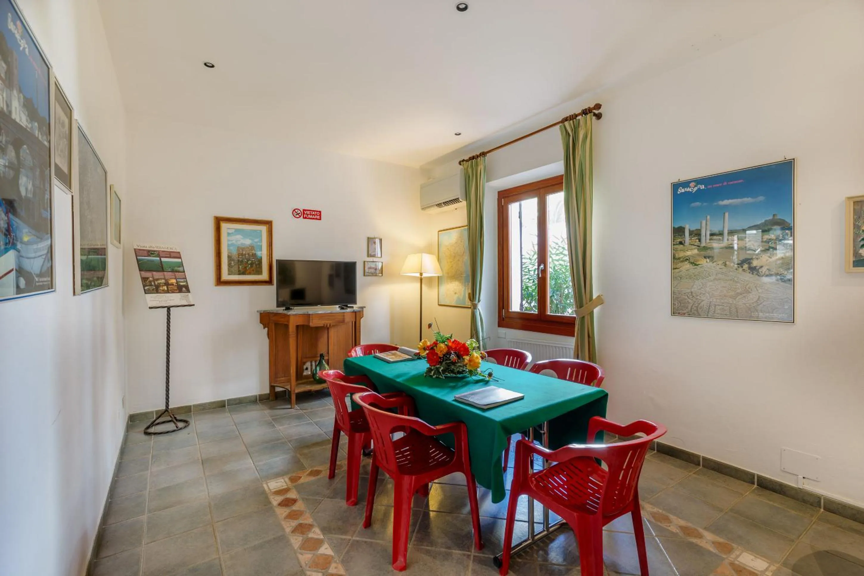 Library in Hotel El Balear