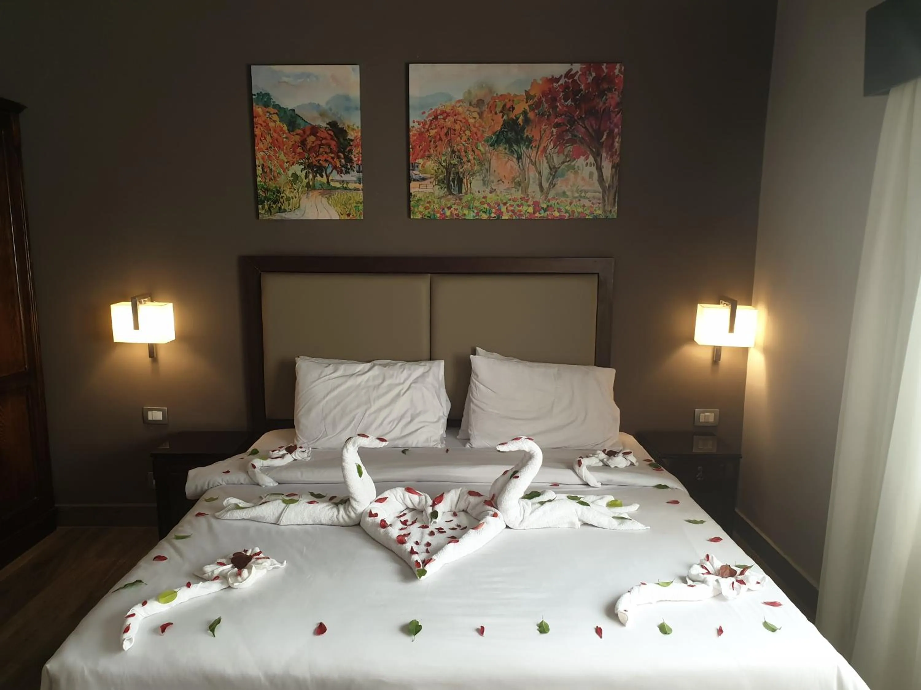 Bed in Green Plaza Inn '''Business &Families Only'''