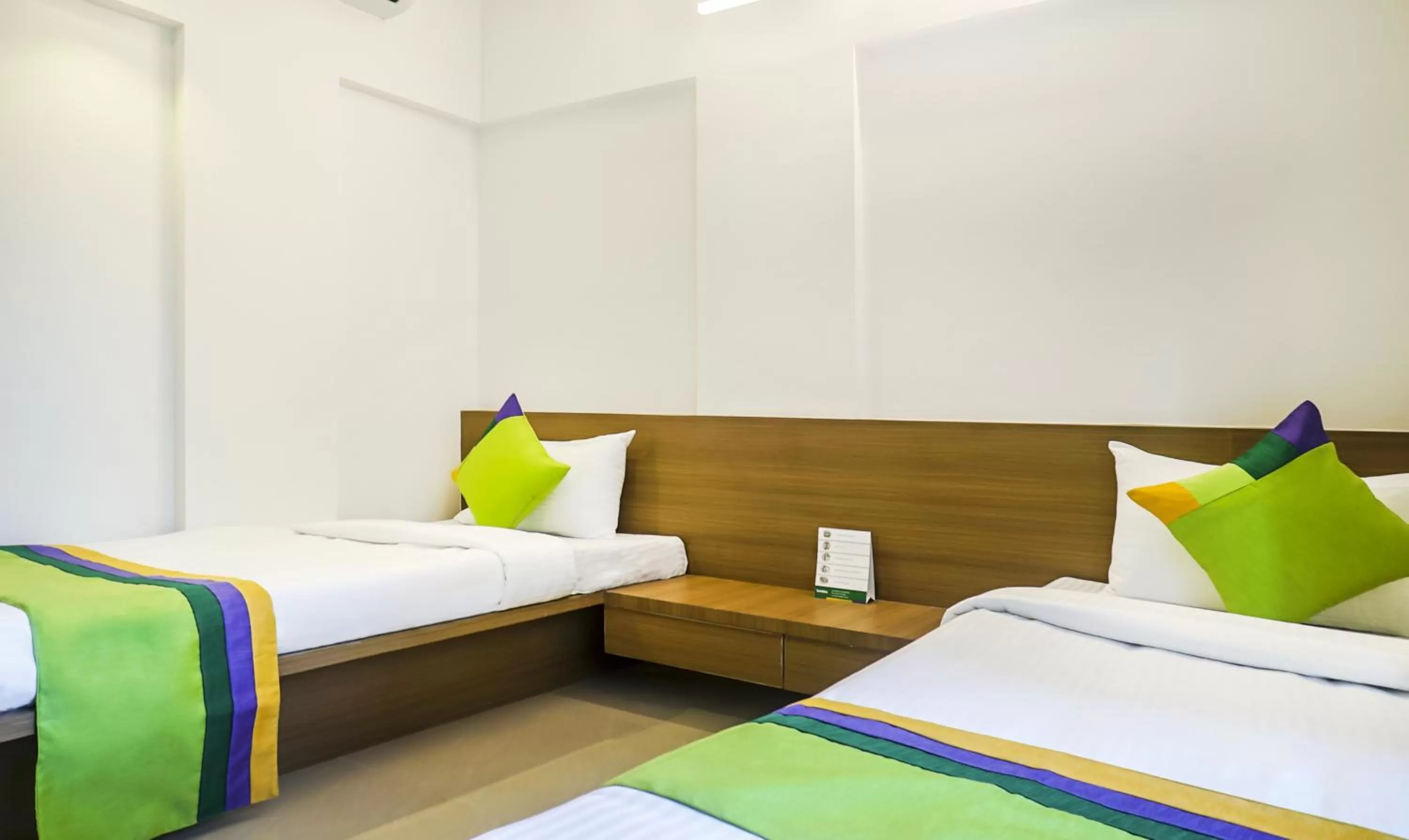 Bed in Treebo Luxe Suite, Shivaji Nagar