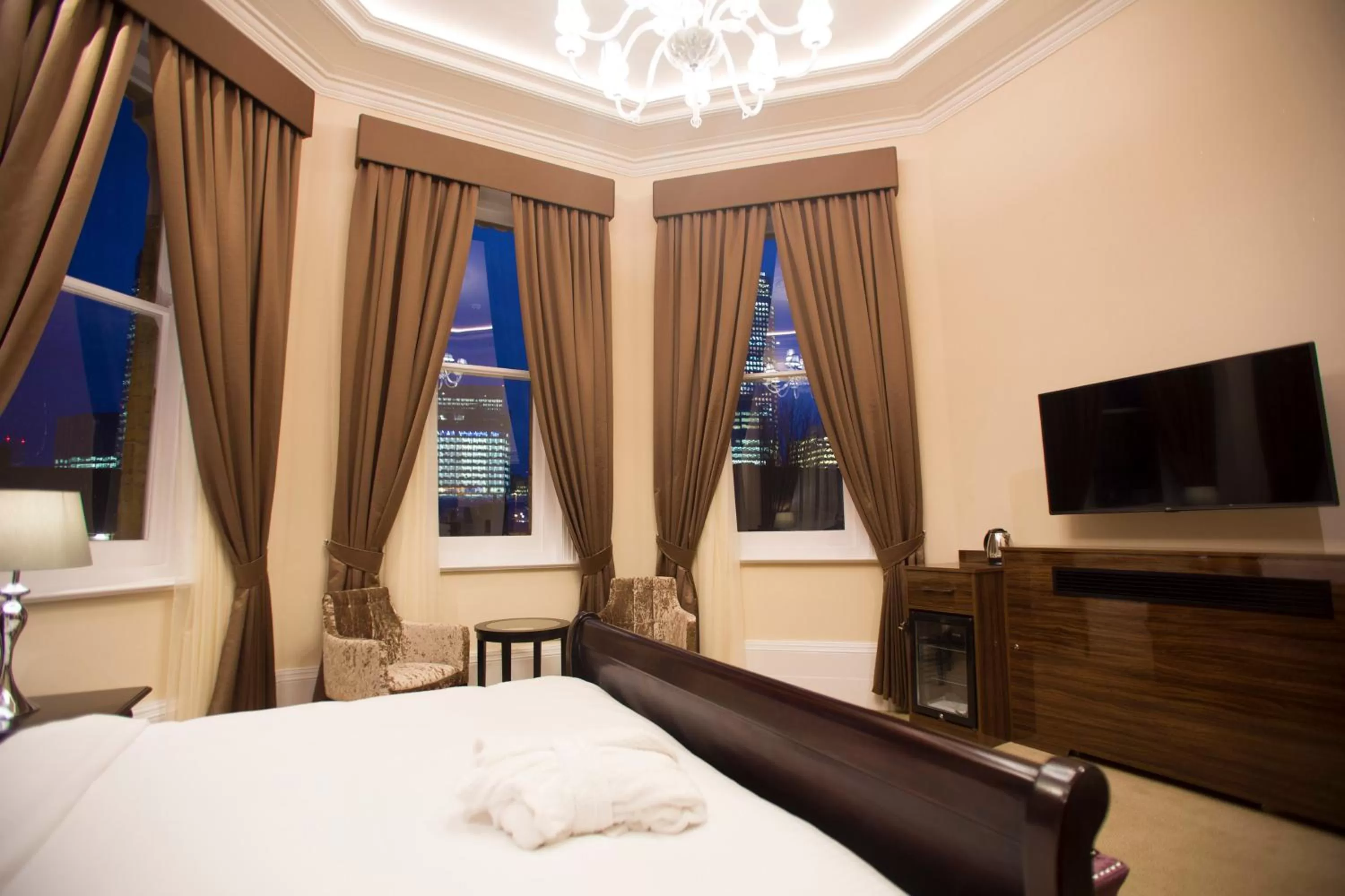 City view, Bed in The Lansbury Heritage Hotel By Sunday - Canary Wharf London