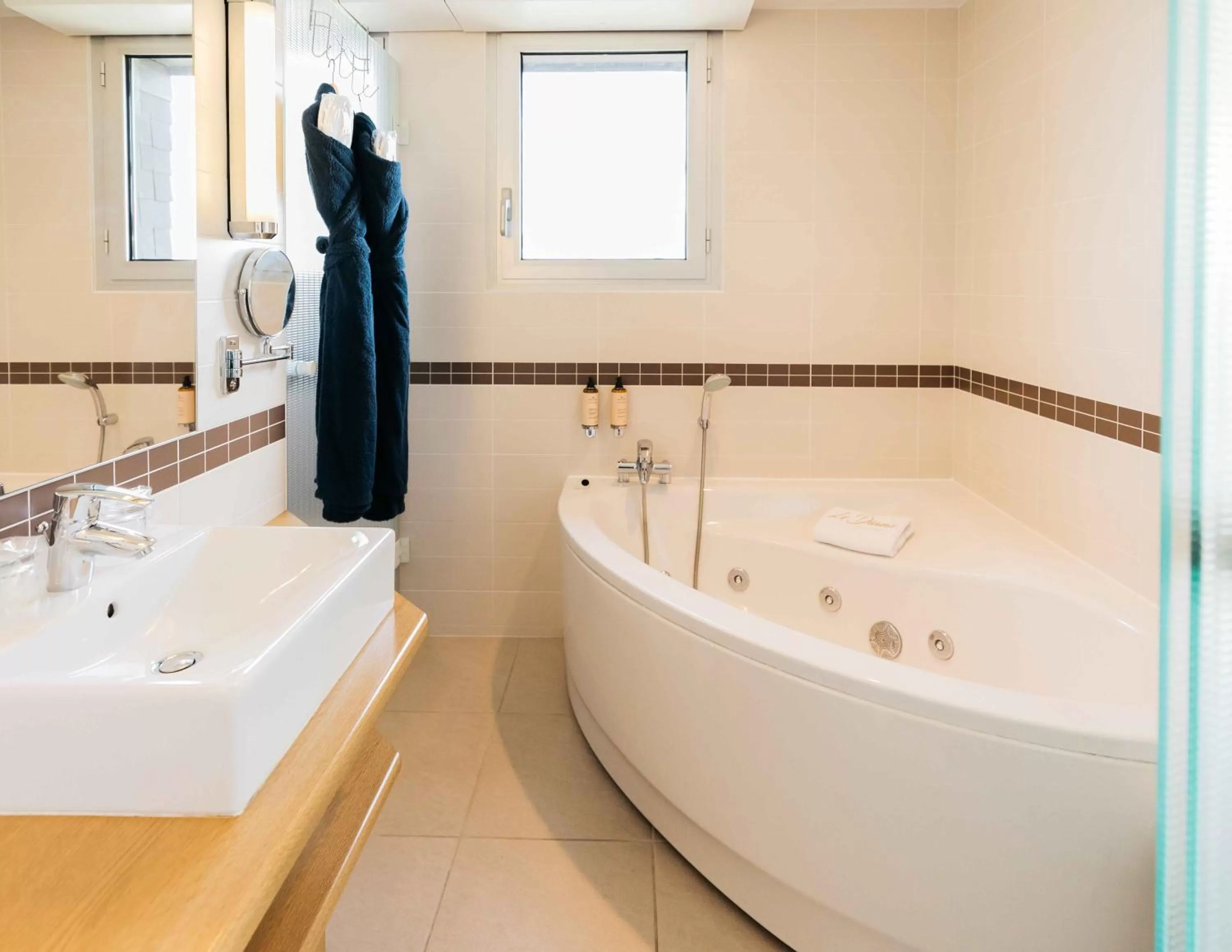 Bathroom in Le Diana Hôtel & Spa