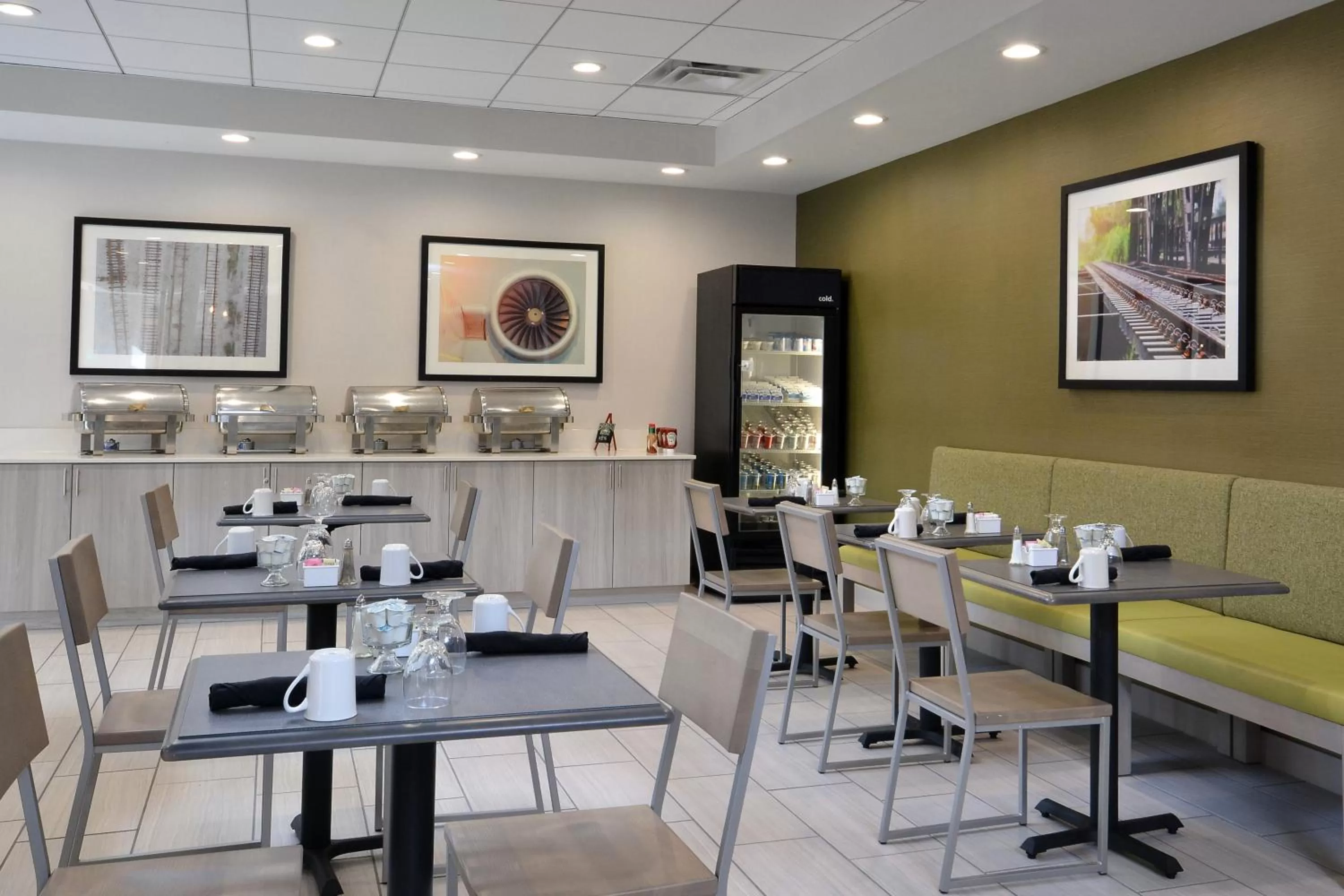 Restaurant/places to eat in Holiday Inn Raleigh Durham Airport by IHG