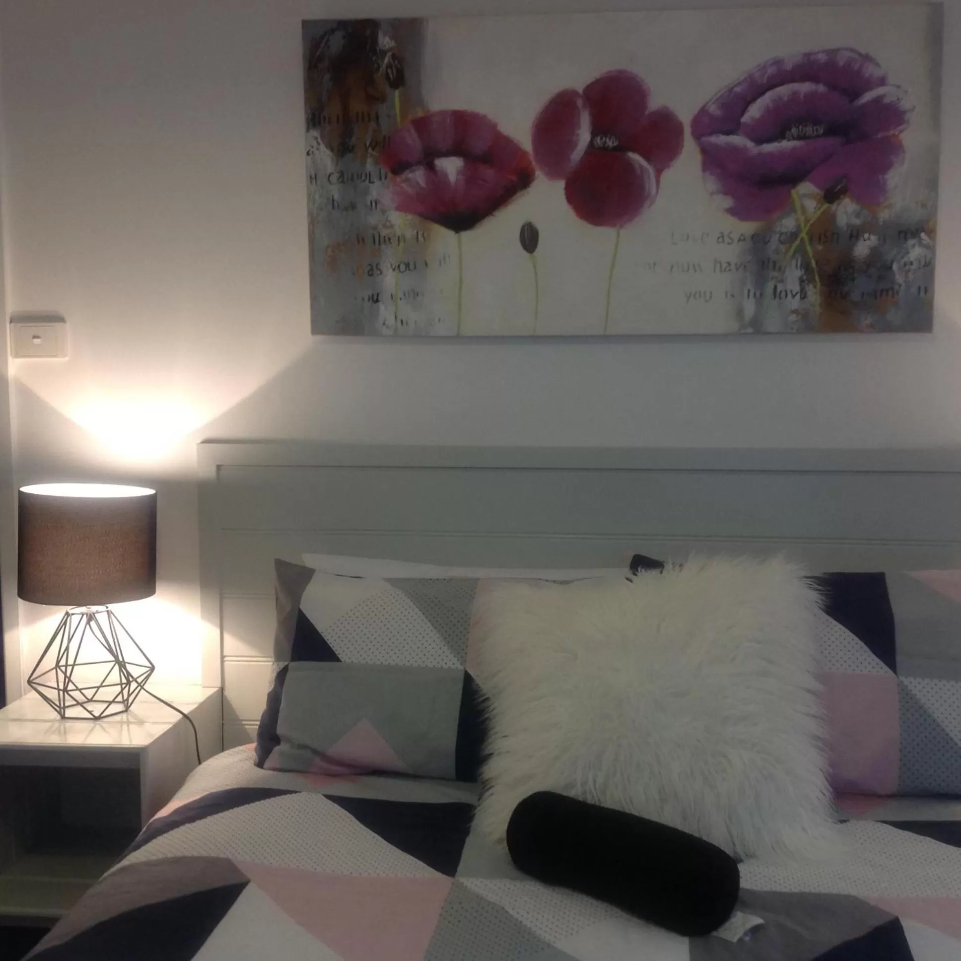 Bed in Motel Farnboro