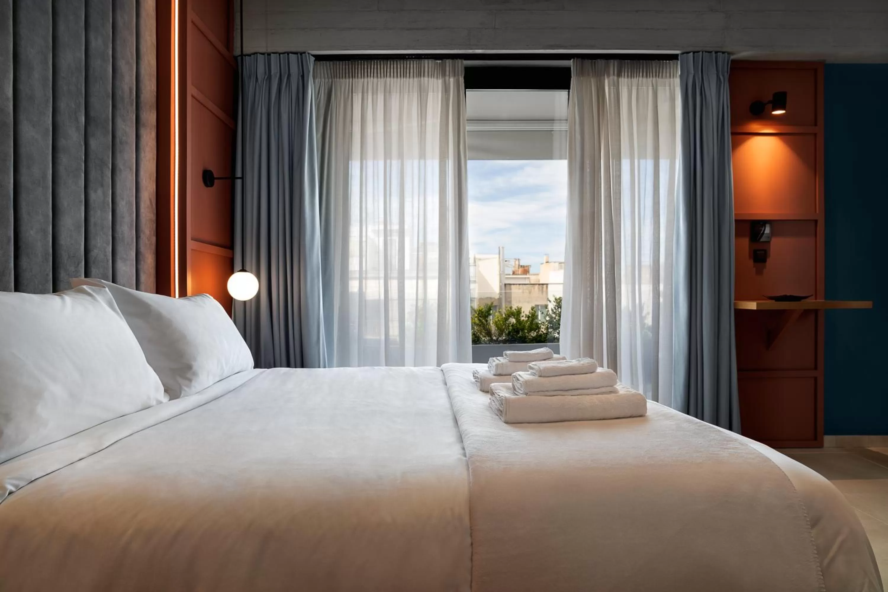 Bed in Bob W Athens Akadimia