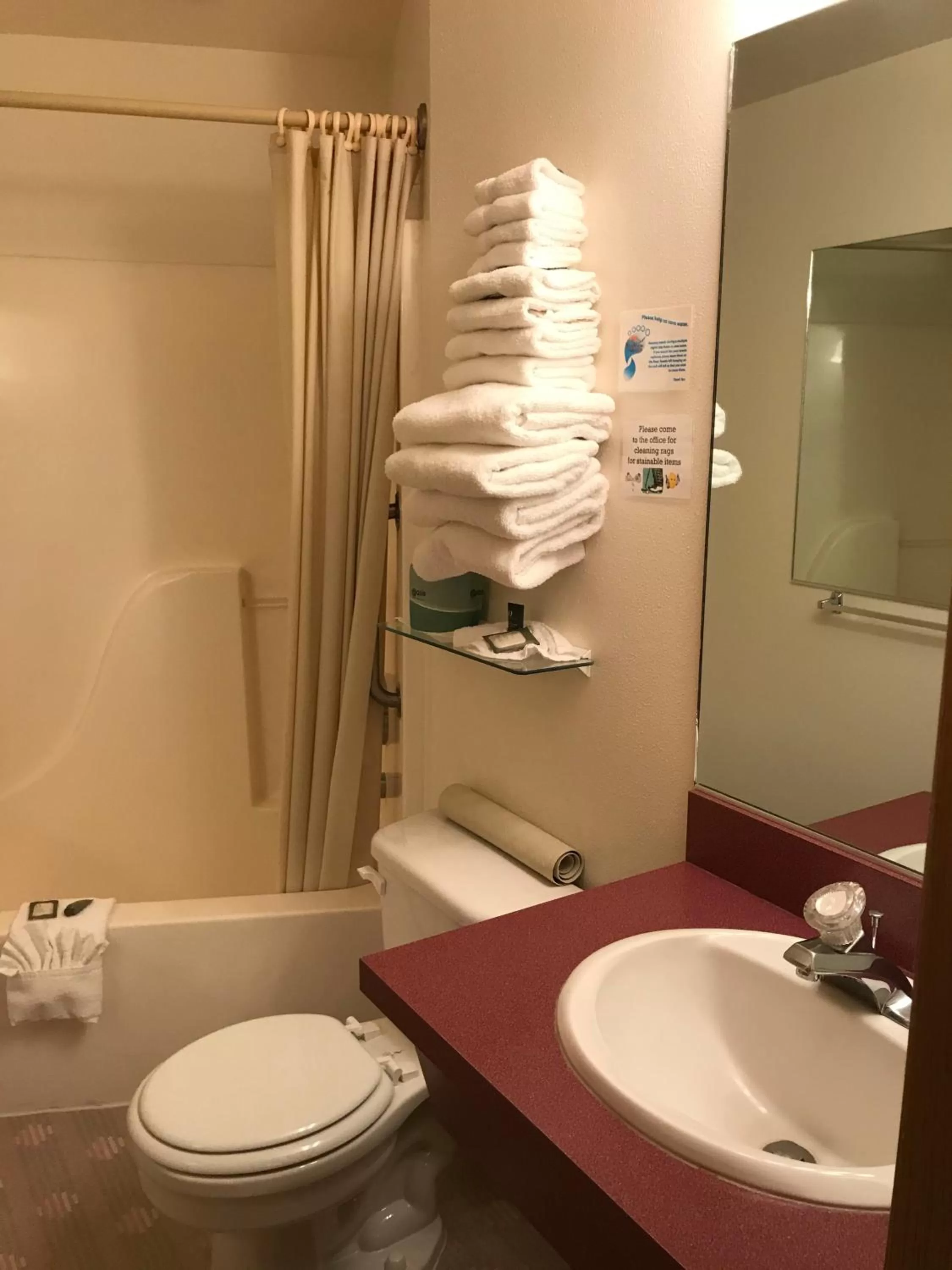 Bathroom in Smith Rock Resort