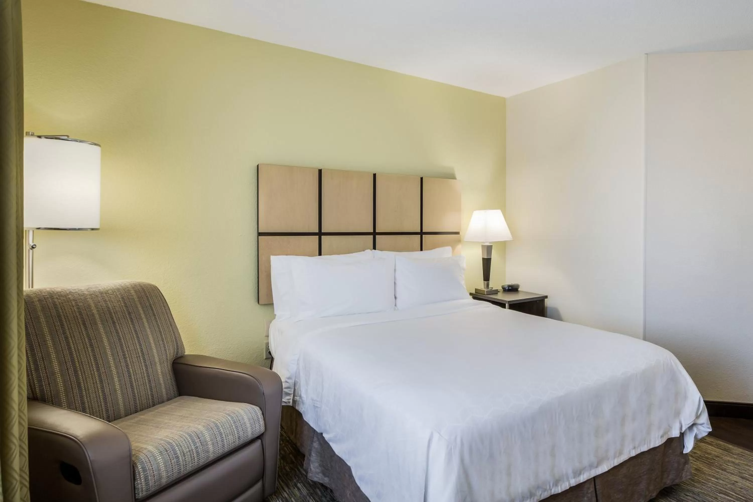 Bedroom, Bed in Candlewood Suites Virginia Beach Town Center by IHG