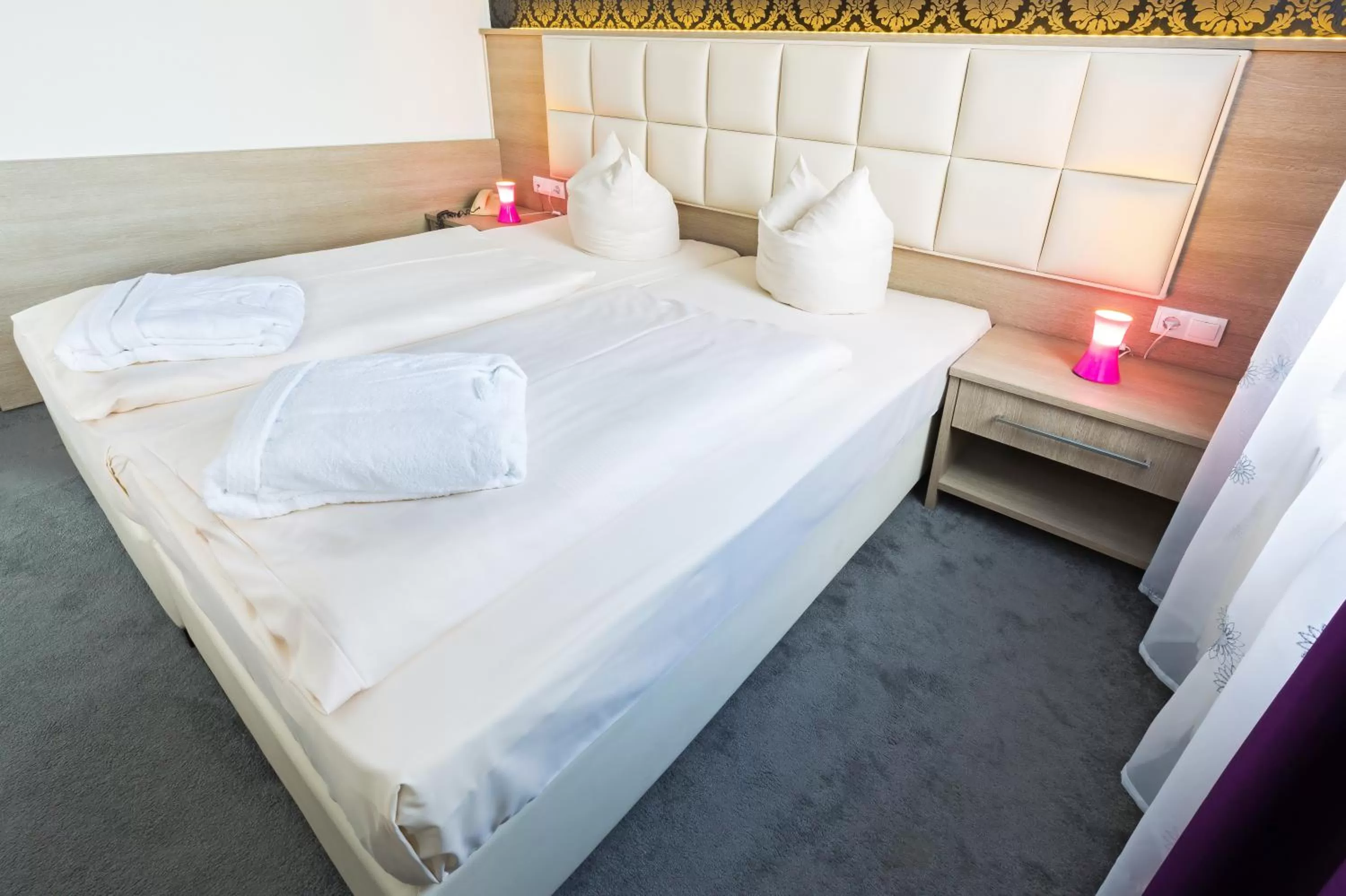 Bed in Bavaria Hotel Münchner Hof Superior