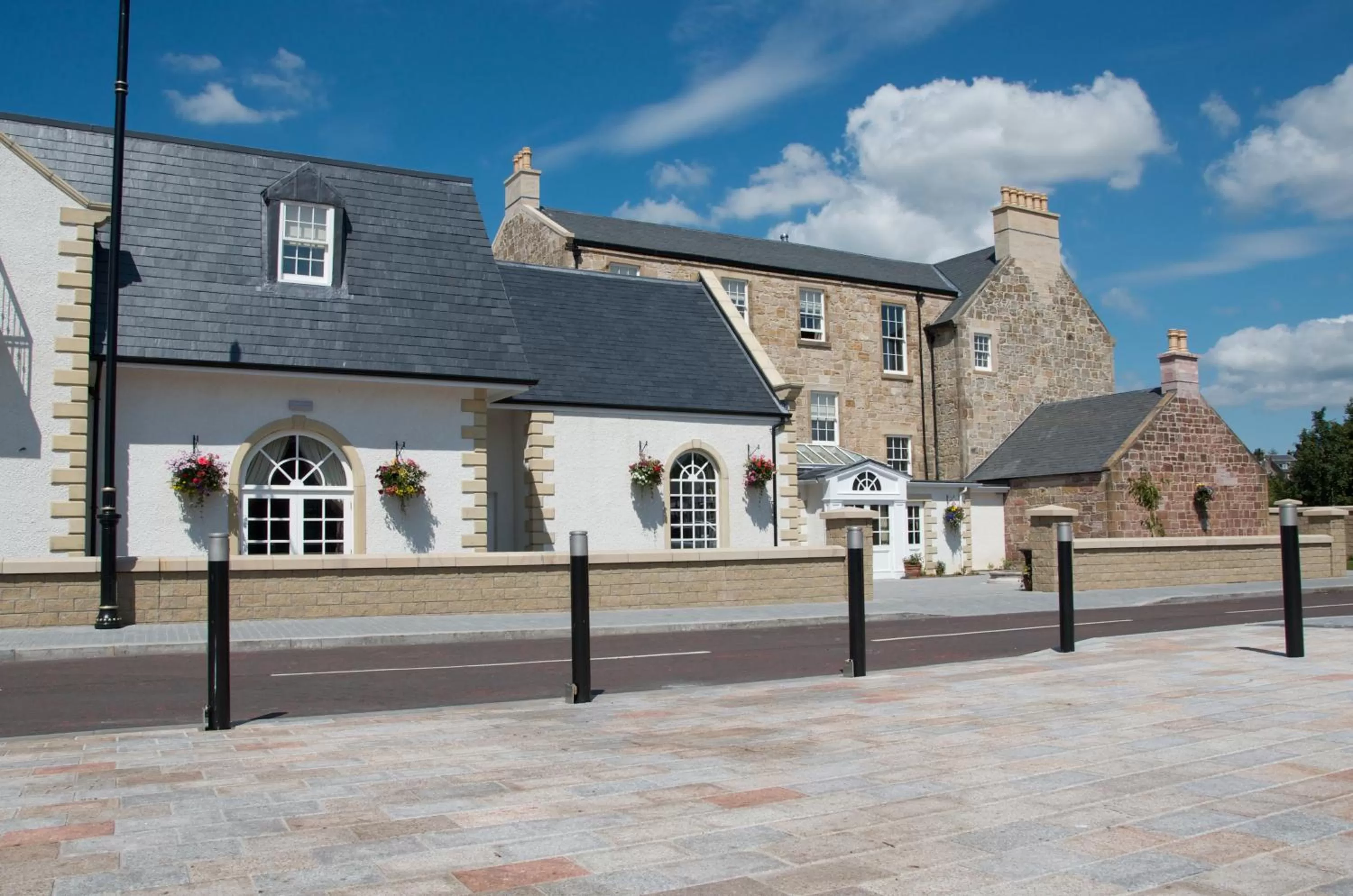 Facade/entrance in Dumfries Arms Hotel