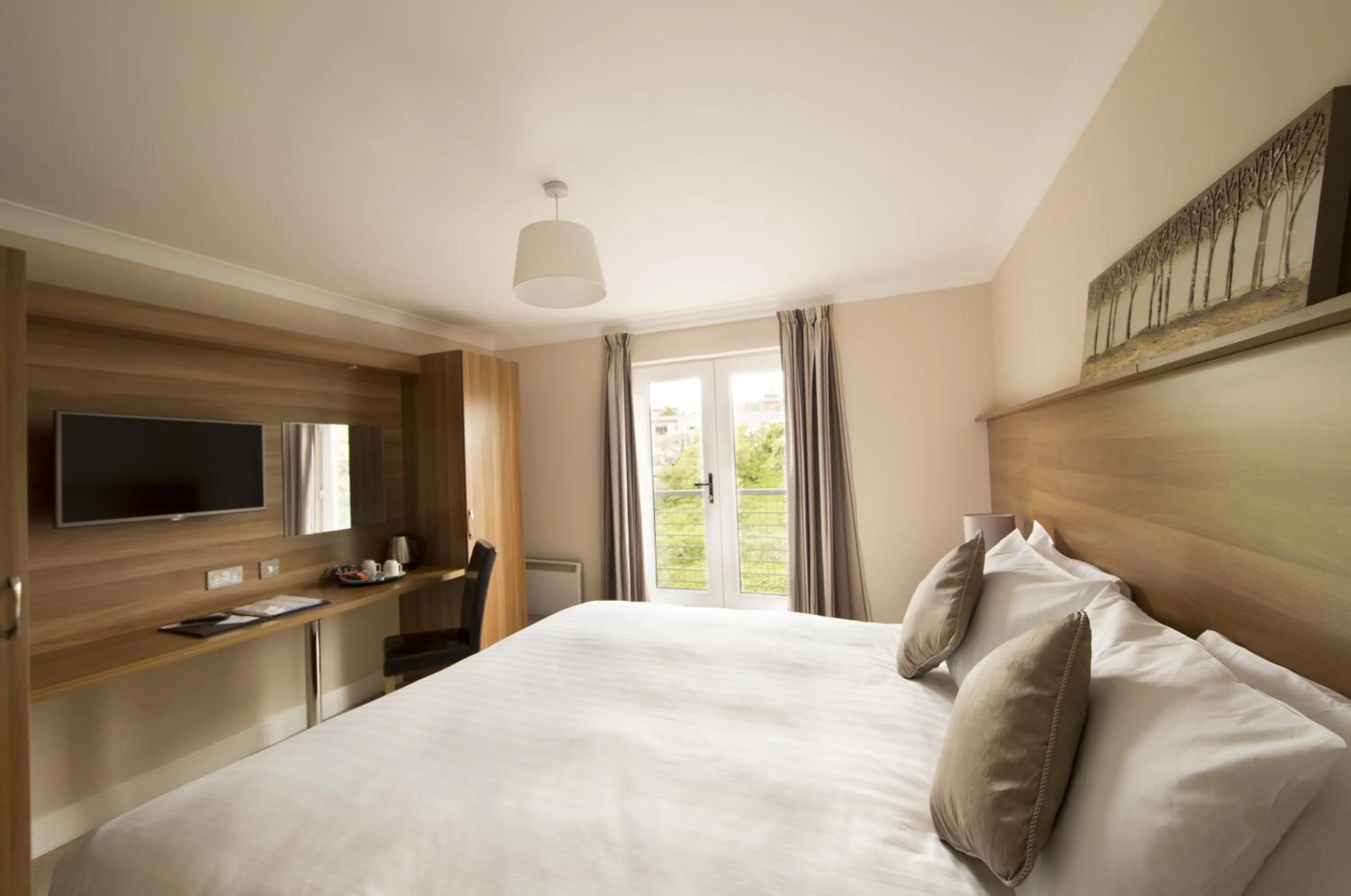 Bedroom, Bed in Riverside Hotel