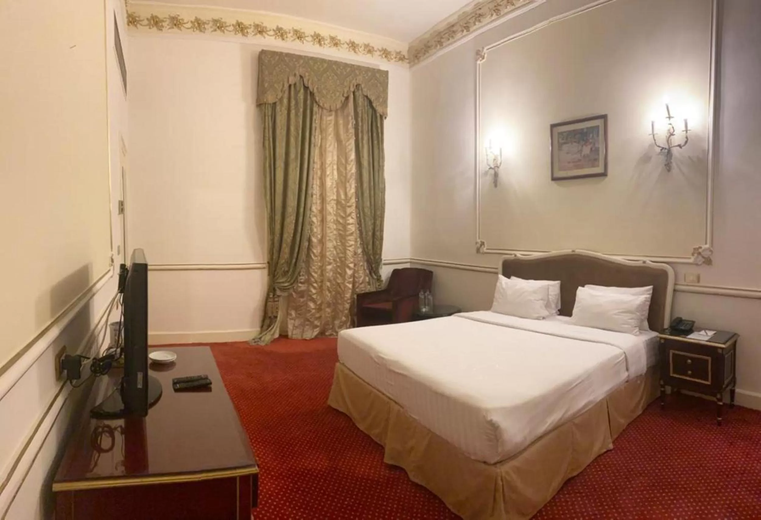Photo of the whole room, Bed in Windsor Palace Luxury Heritage Hotel Since 1906 by Paradise Inn Group