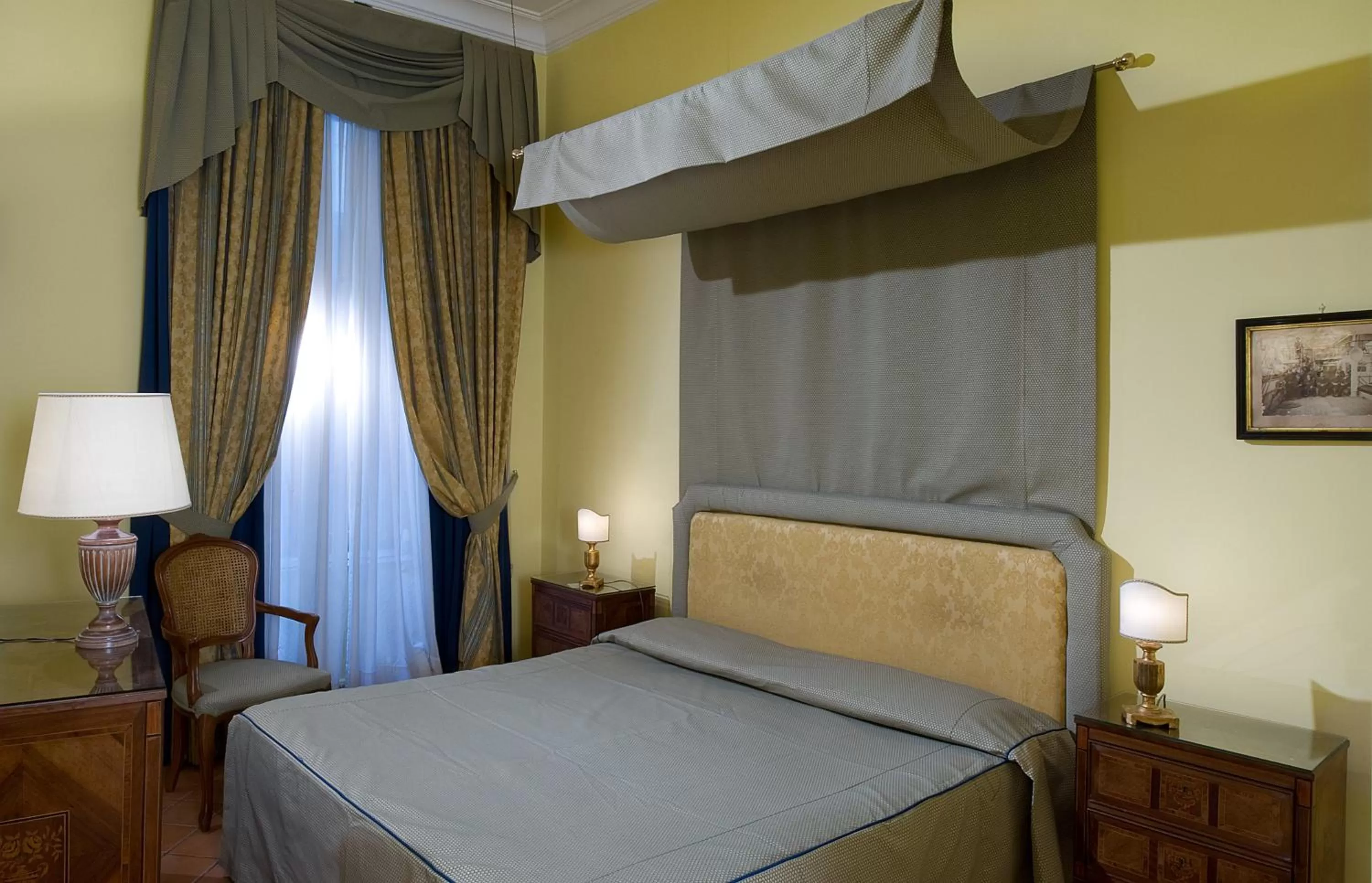 Photo of the whole room, Bed in Chiaja Hotel de Charme