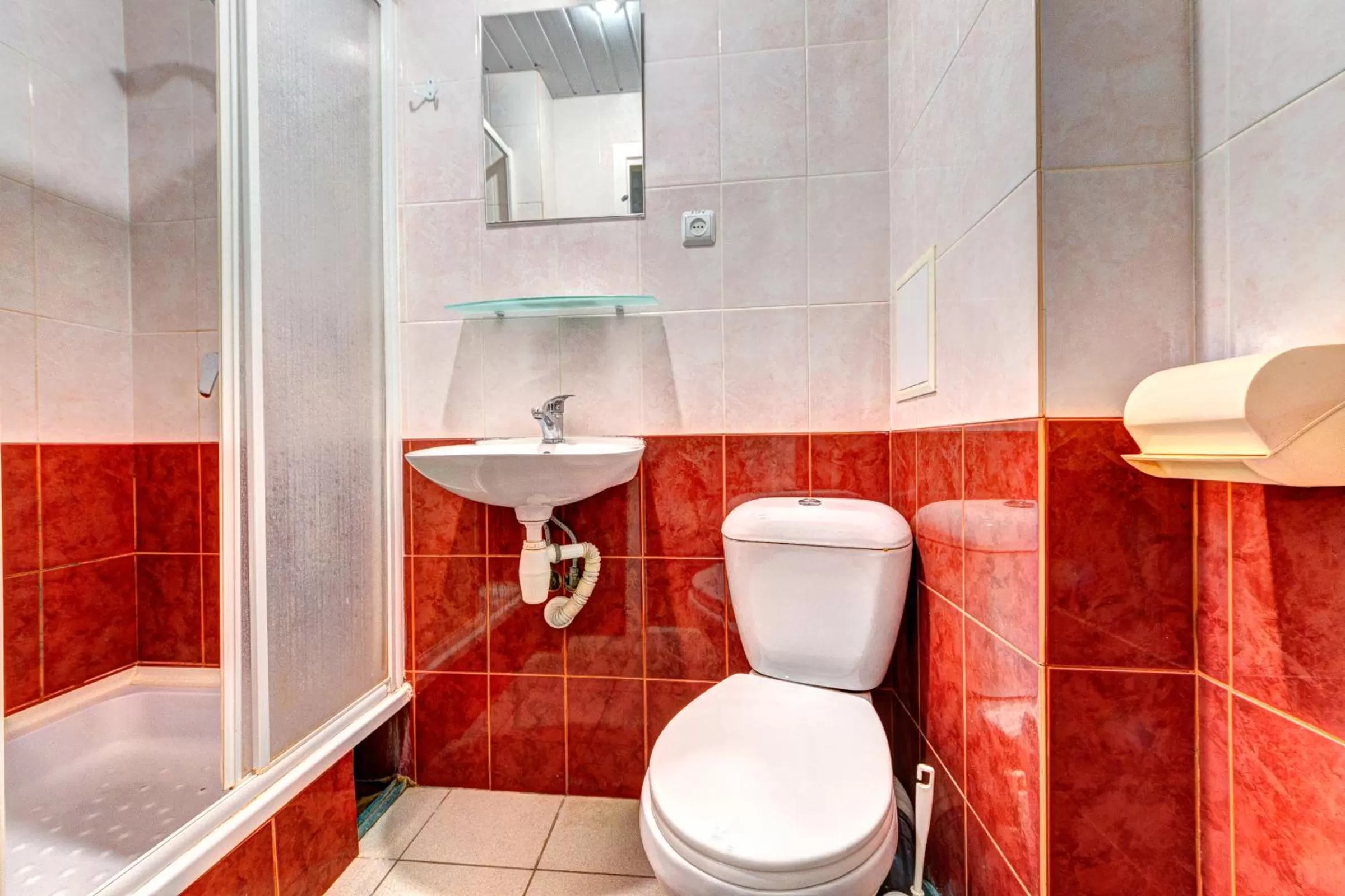 Shower in Holosiyvsky Hotel