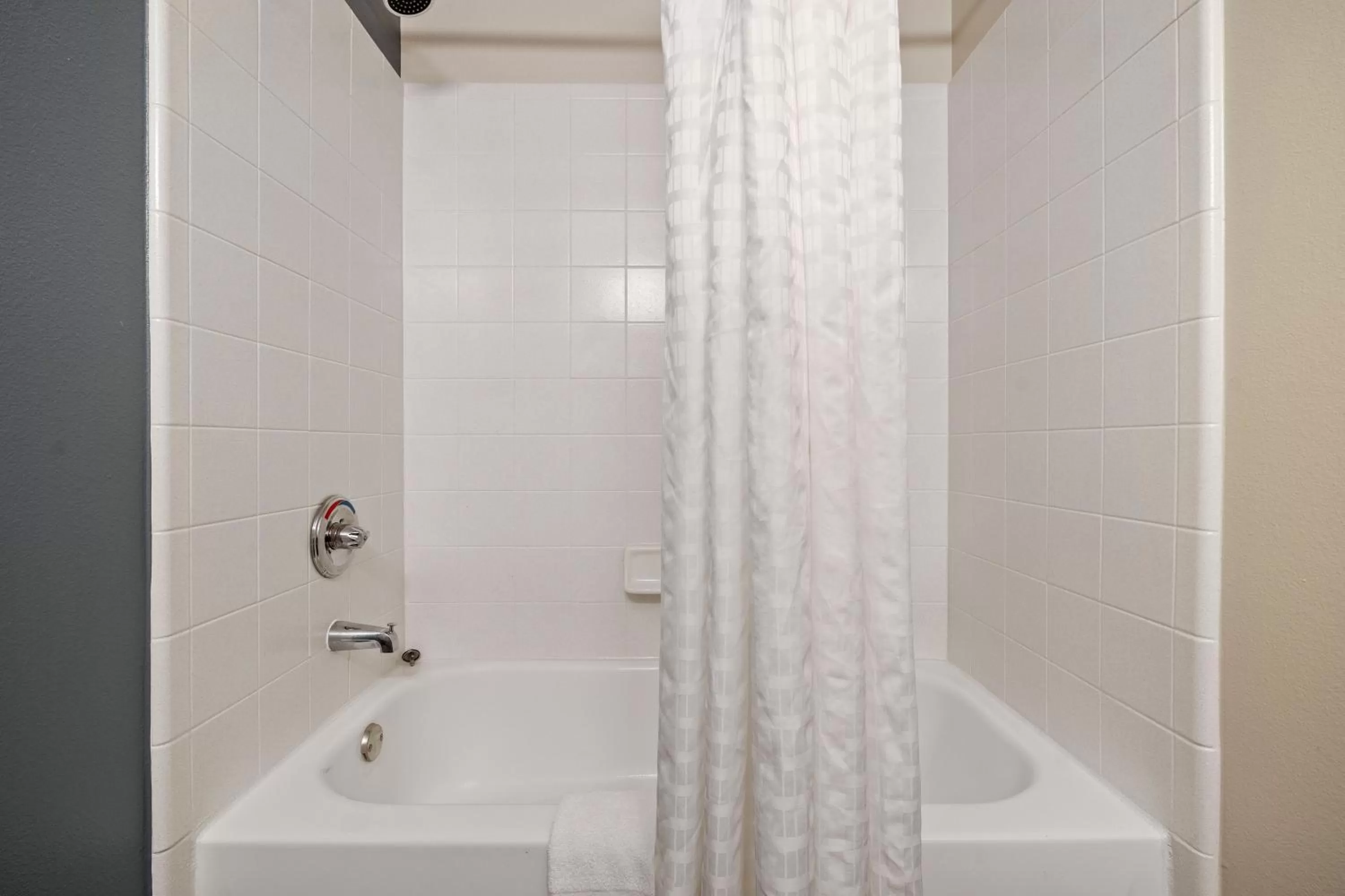 Bathroom in Extended Stay America Suites - Seattle - Redmond