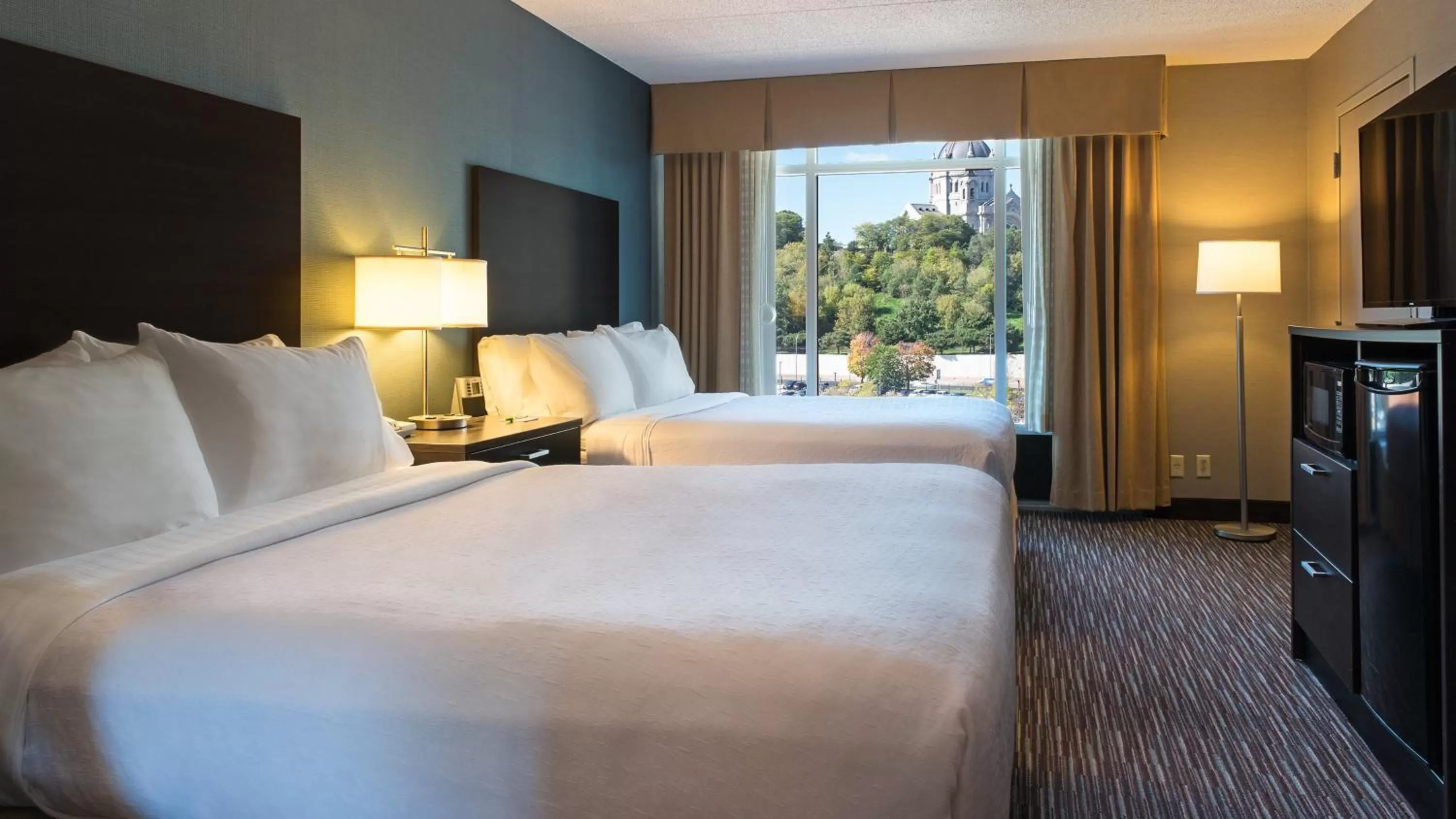 Photo of the whole room, Bed in Holiday Inn St. Paul Downtown by IHG