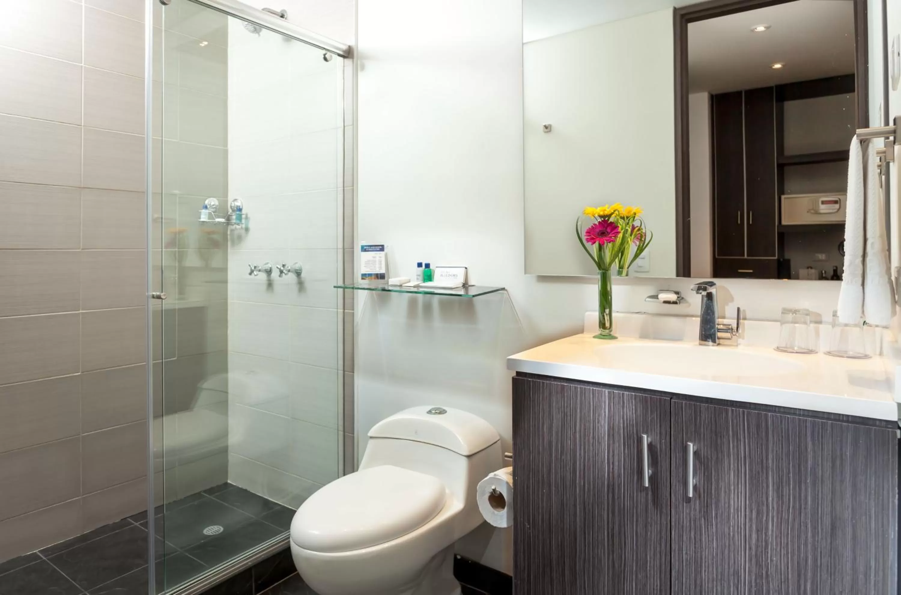 Bathroom in Hotel 104 Art Suites