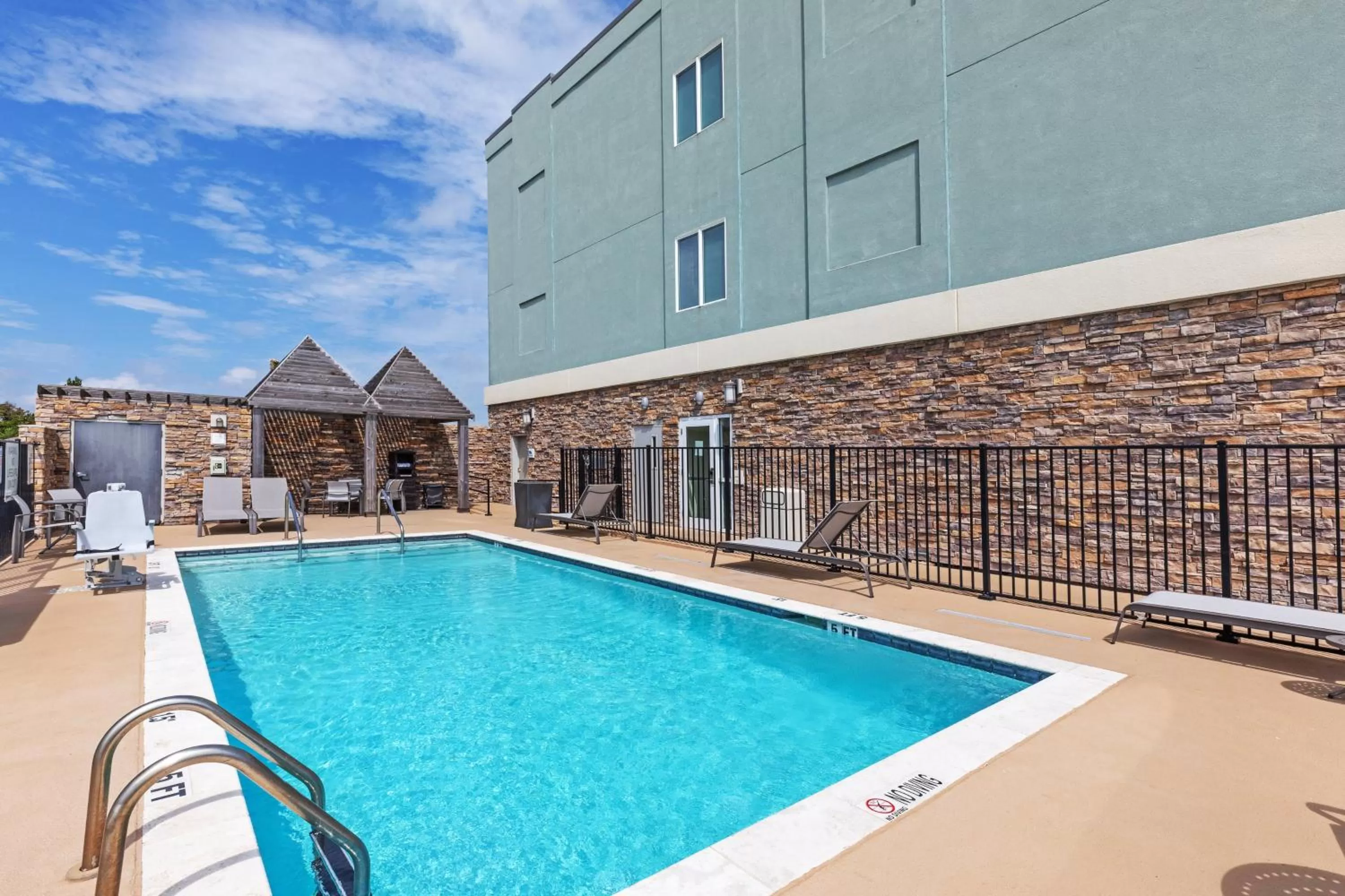 Swimming pool in Holiday Inn Express & Suites Rockport - Bay View by IHG