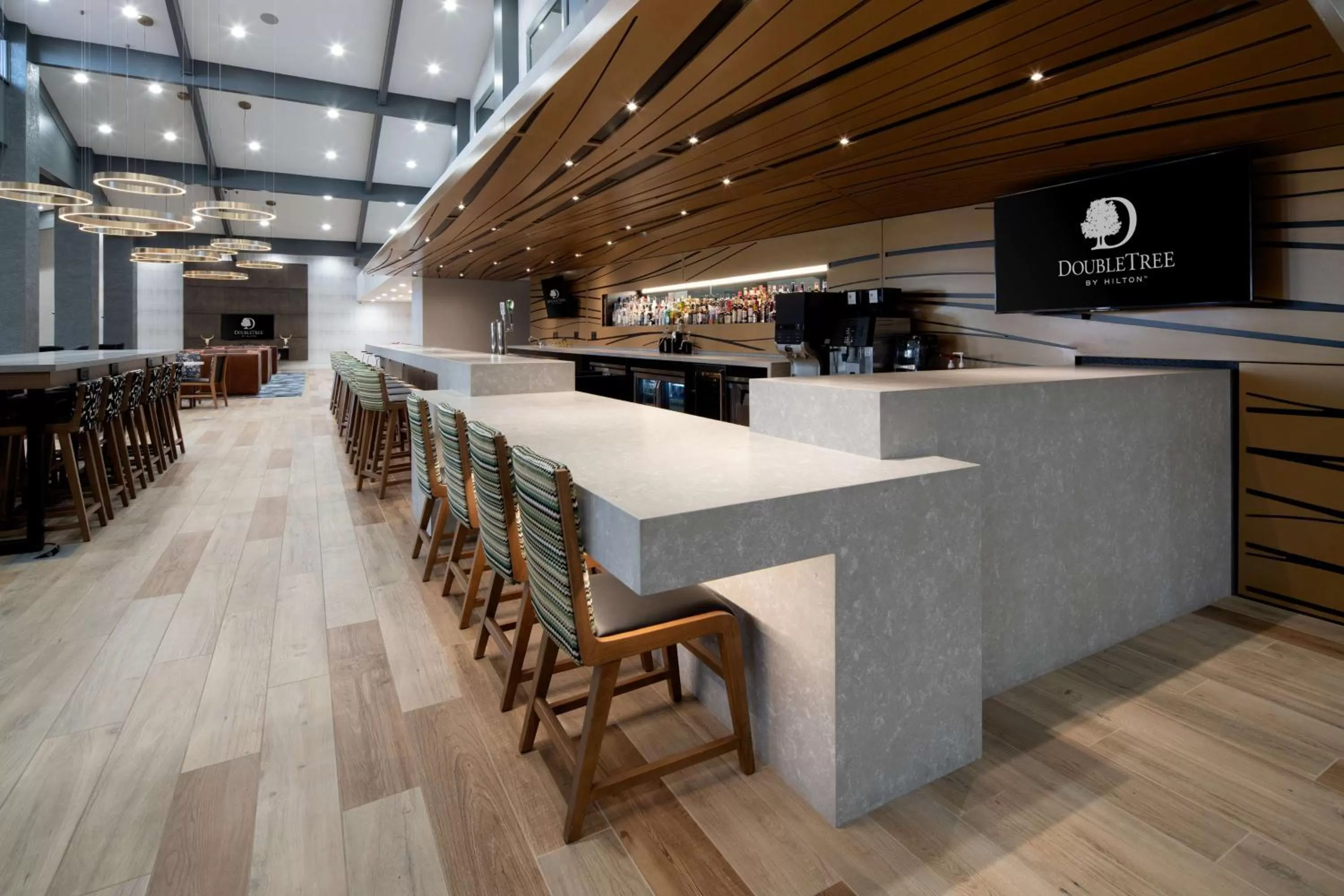 Lounge or bar in DoubleTree by Hilton Bakersfield