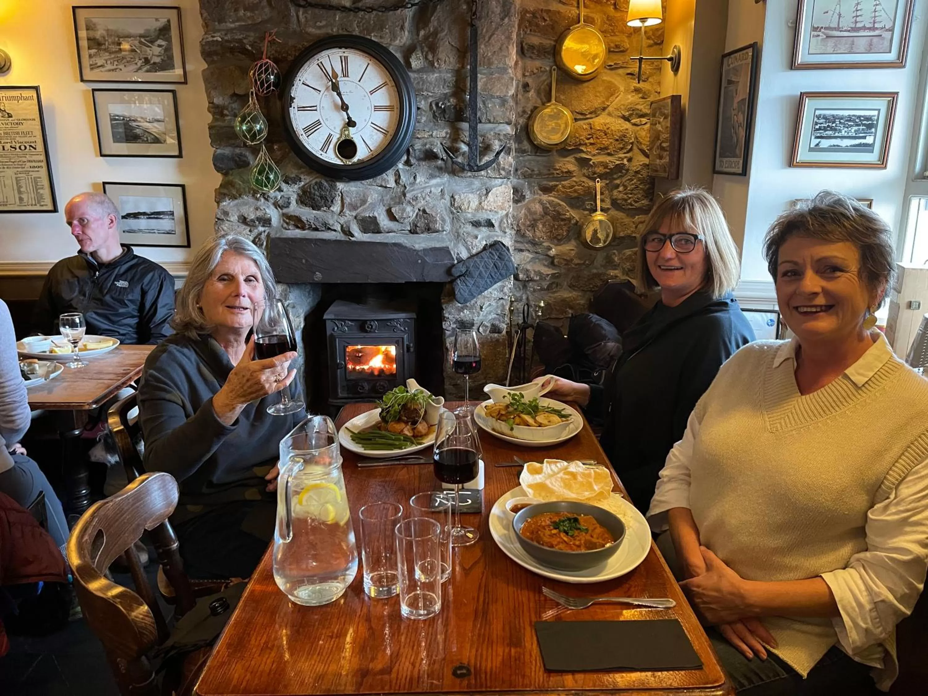 Lunch in Garddfon Inn