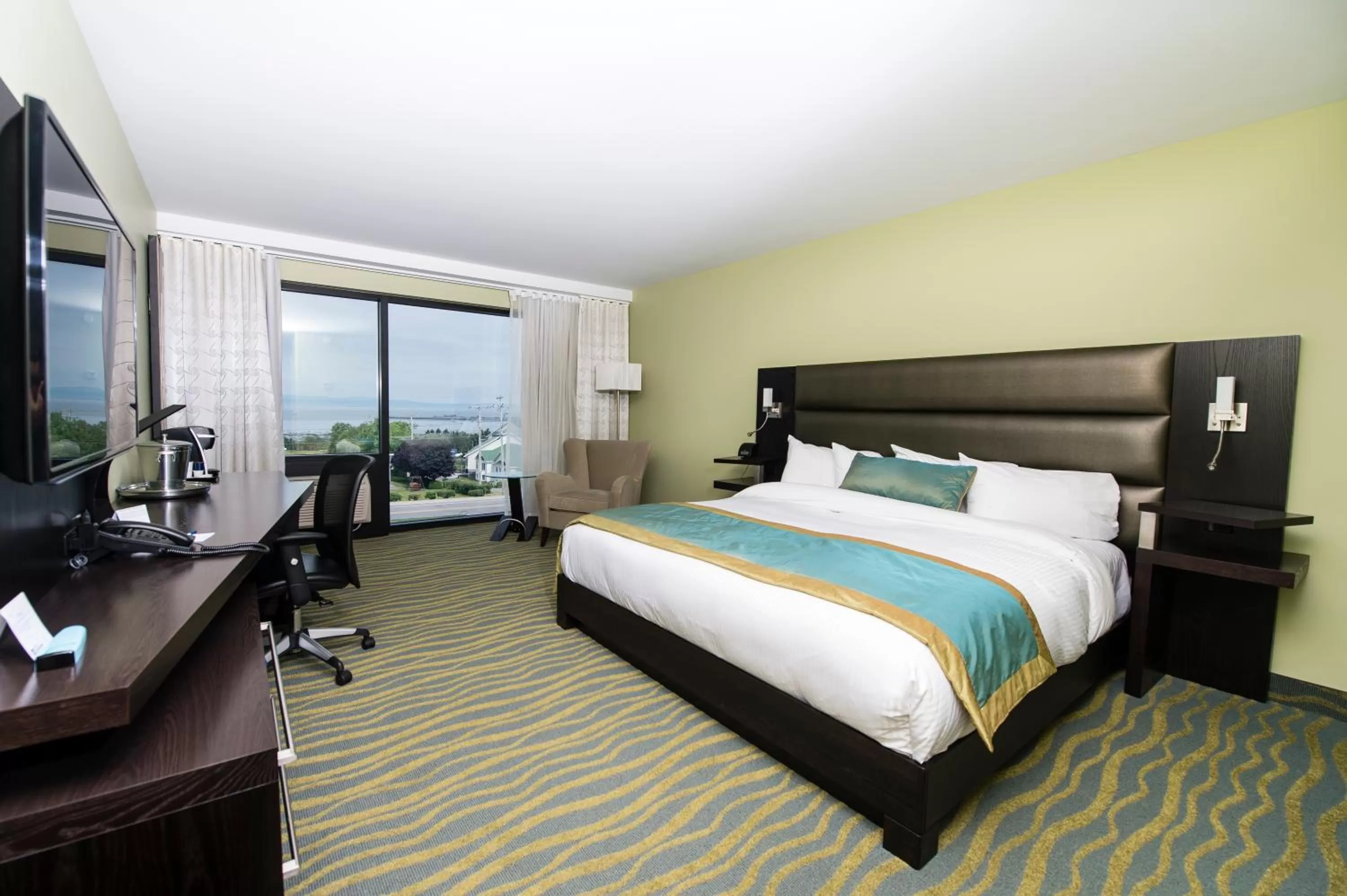 King Room with River View - Non-smoking in Hotel Levesque
