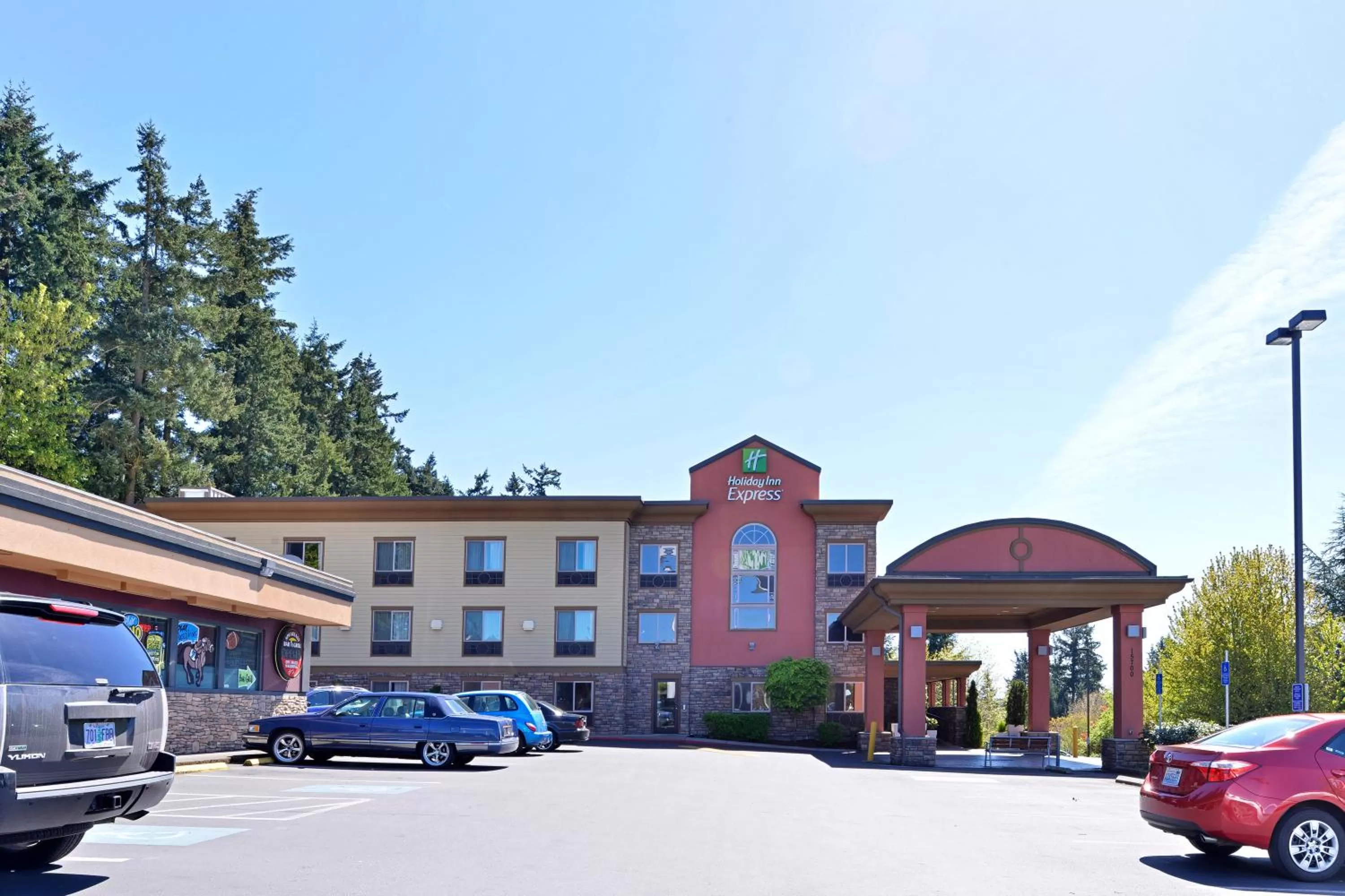 Property building in Holiday Inn Express Portland South - Lake Oswego by IHG