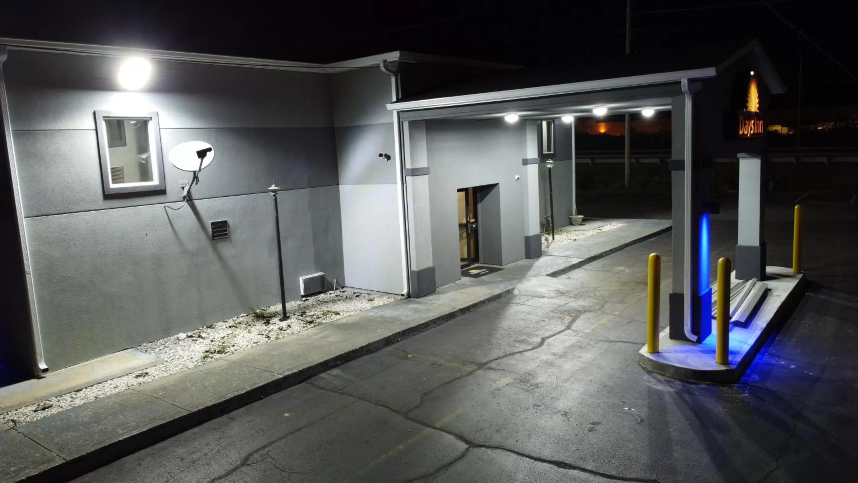 Property building in Days Inn by Wyndham Indianapolis East Post Road