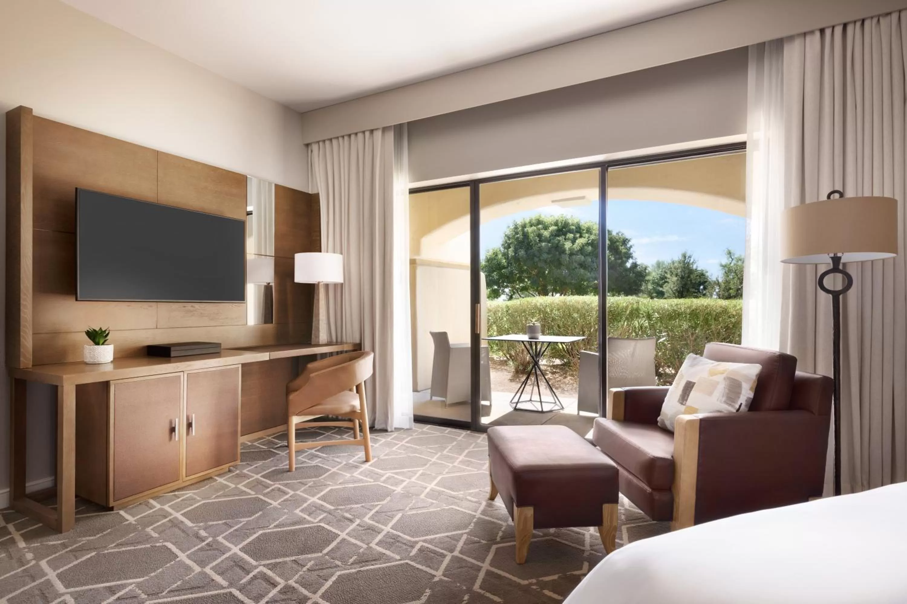 Balcony/Terrace, Bed in Fairmont Scottsdale Princess