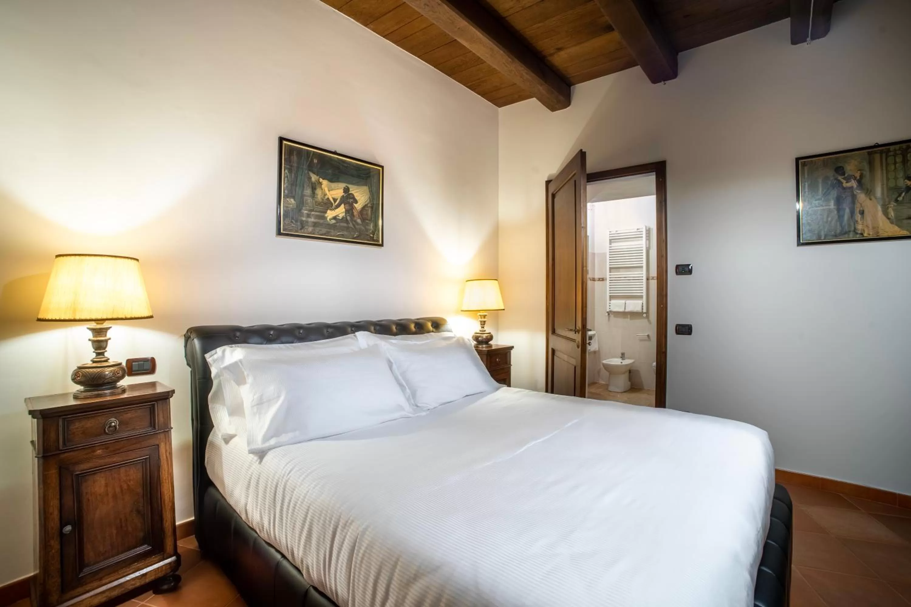 Bed in Domus Antiqua Bed & Breakfast