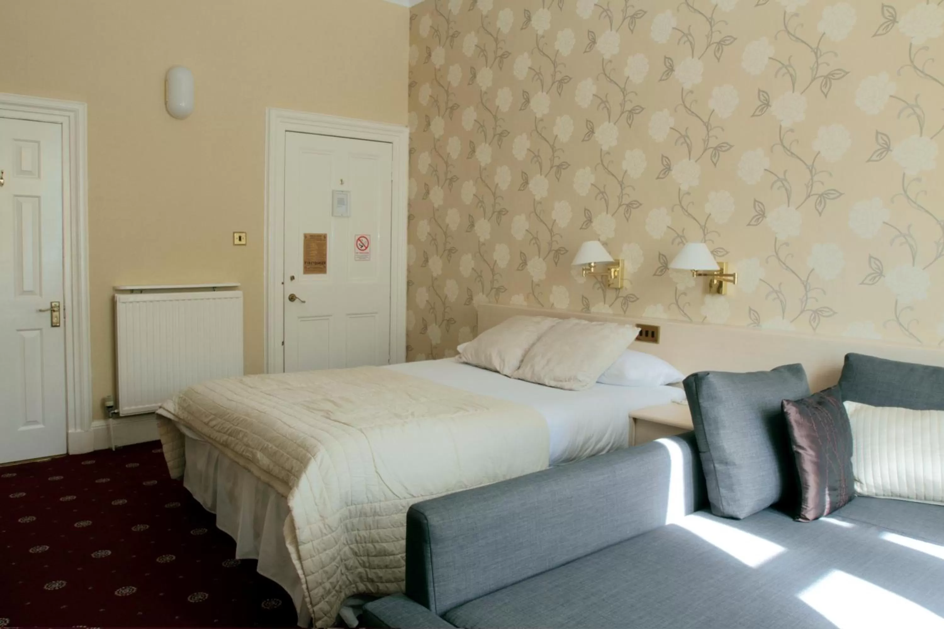 Bed in Thistle Hotel