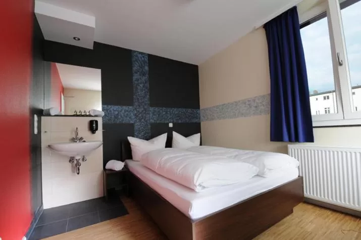 Photo of the whole room, Bed in HOLI-Berlin Hotel