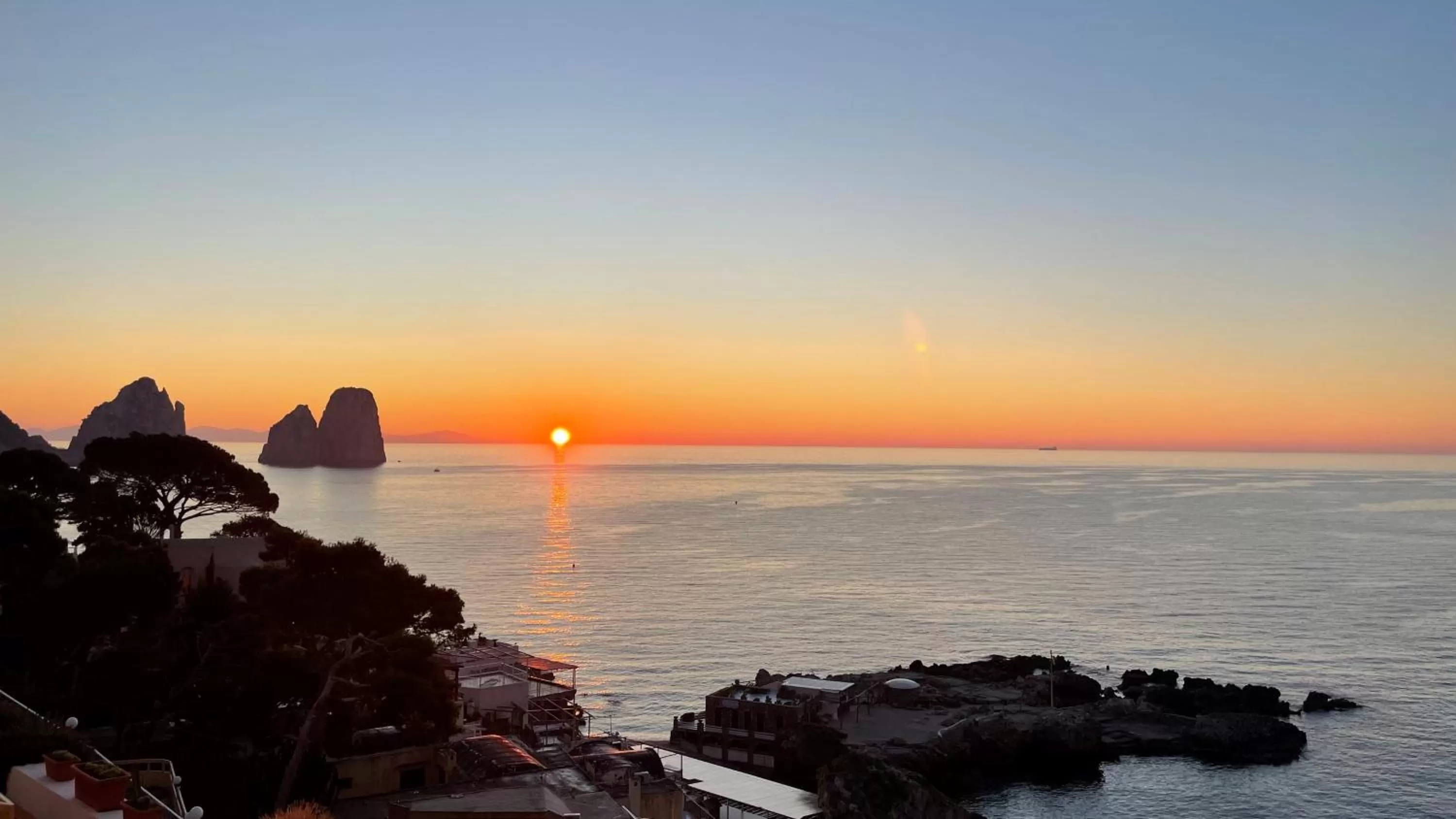 Sunrise in Hotel Weber Ambassador