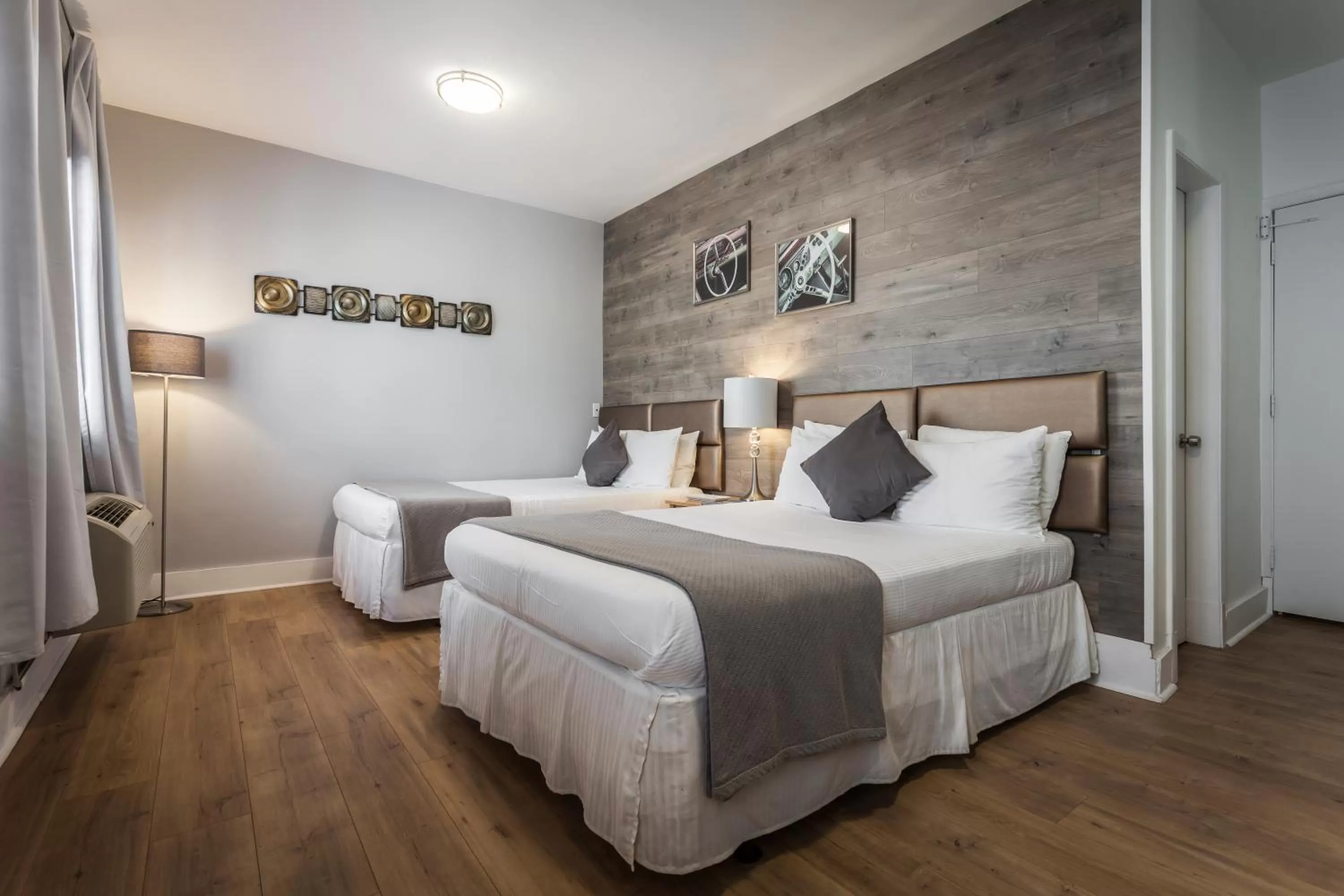 Bedroom, Bed in Century Hotel