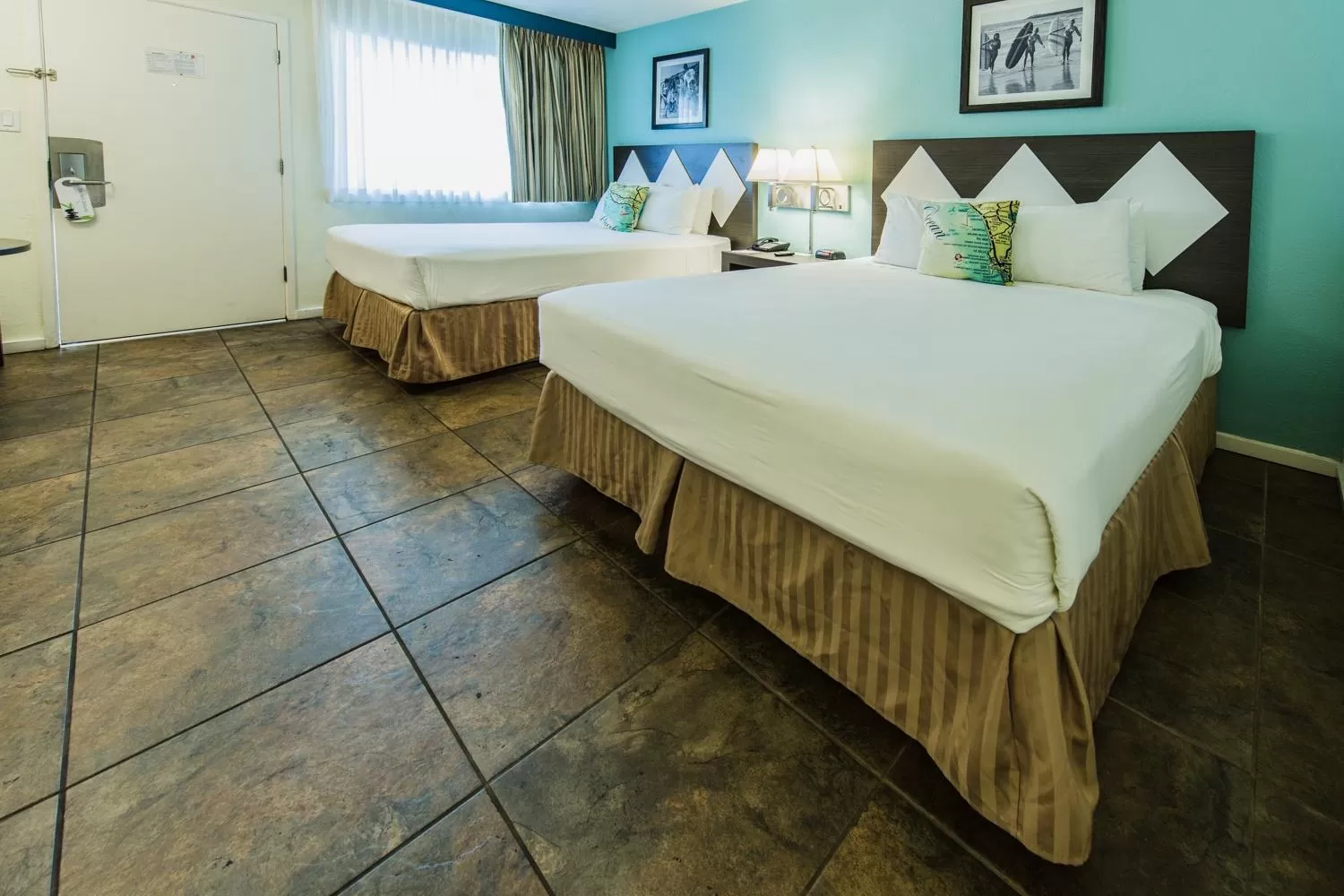 Photo of the whole room, Bed in Kings Inn